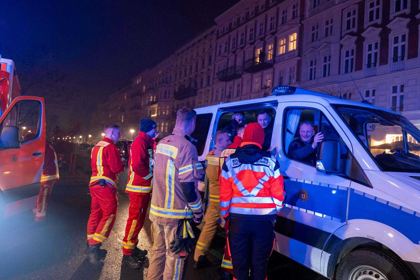300 Festnahmen und mehrere verletzte Beamte – dies ist die erste Zwischenbilanz der Polizei Berlin aus der Silvesternacht.