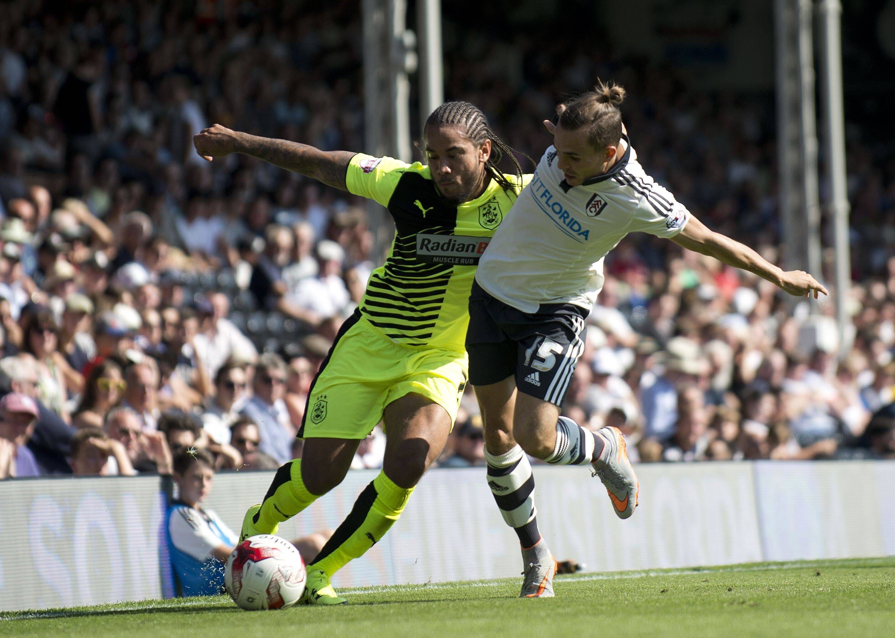 In England war der Außenverteidiger für Fulham aktiv.