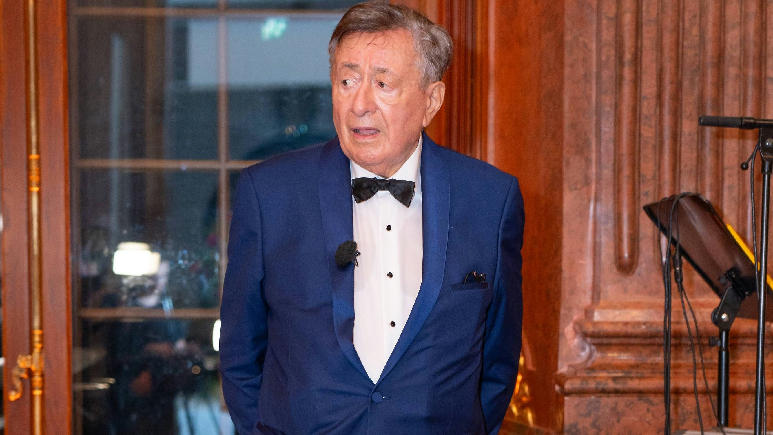 Obwohl Richard Lugner nicht in Österreich ist, musste die Polizei ausrücken und zu seine Haus fahren 