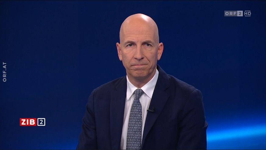 Arbeits- und Wirtschaftsminister Martin Kocher am späten Dienstagabend in der ORF-