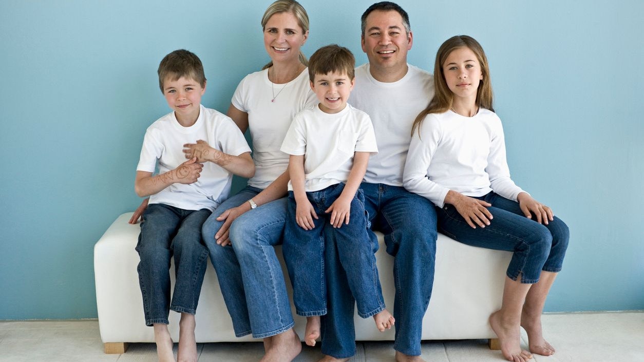 Familie mit drei Kindern