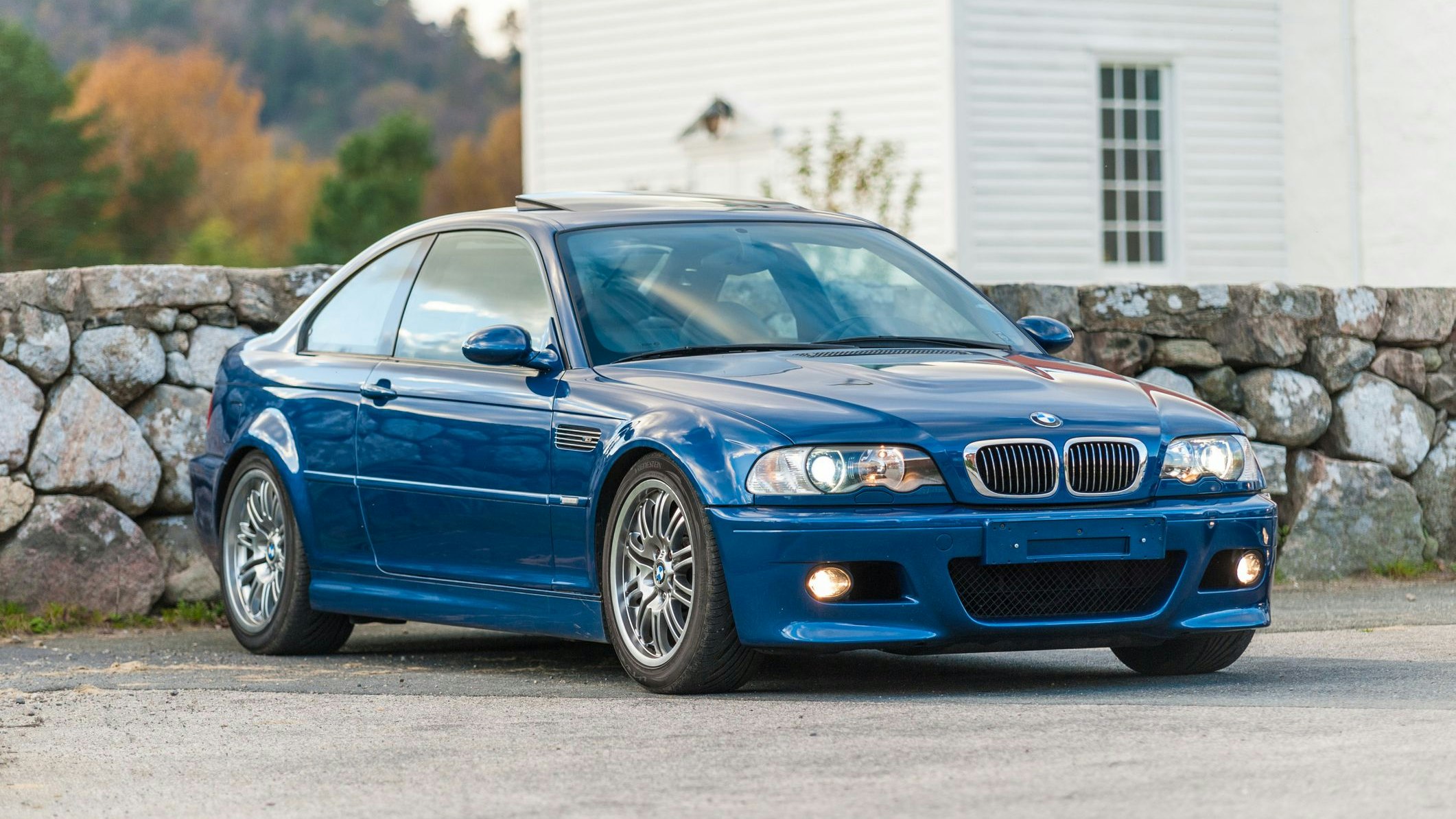 Der 22-Jährige machte die Donuts mit einem BMW.