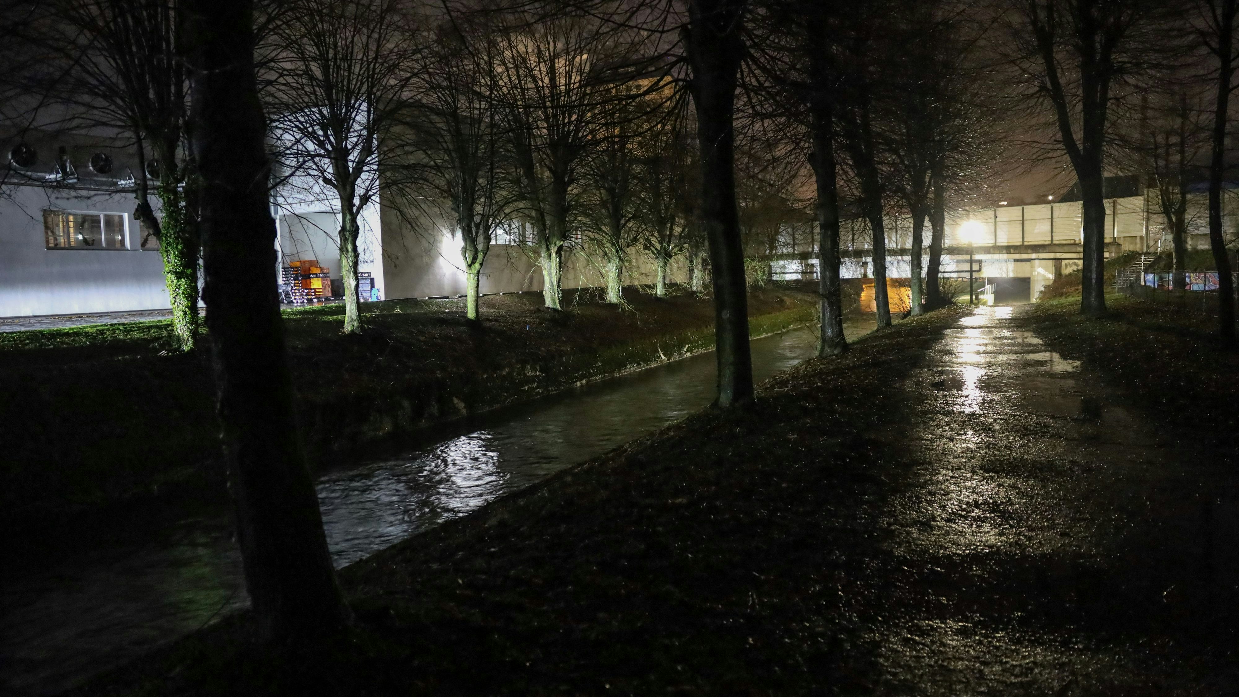 Leichenfund: Leblose Person in Grieskirchen aus der Trattnach geborgen.