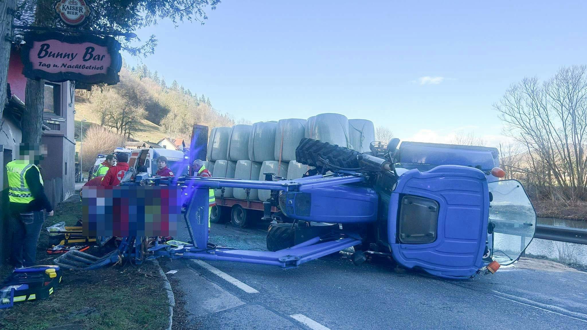 Traktorunfall: Lenker kollidierte mit Rotlicht-Lokal