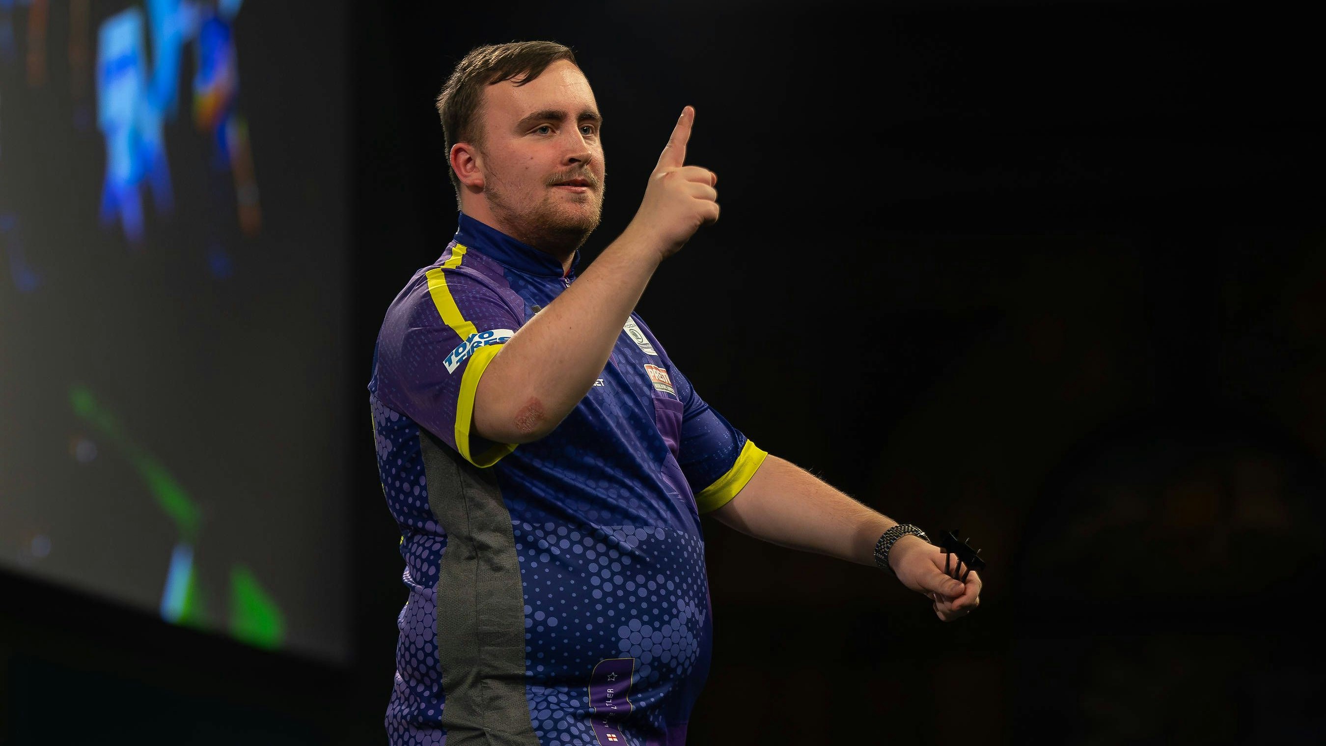 Luke Littler steht im Finale der Darts-Weltmeisterschaft. 