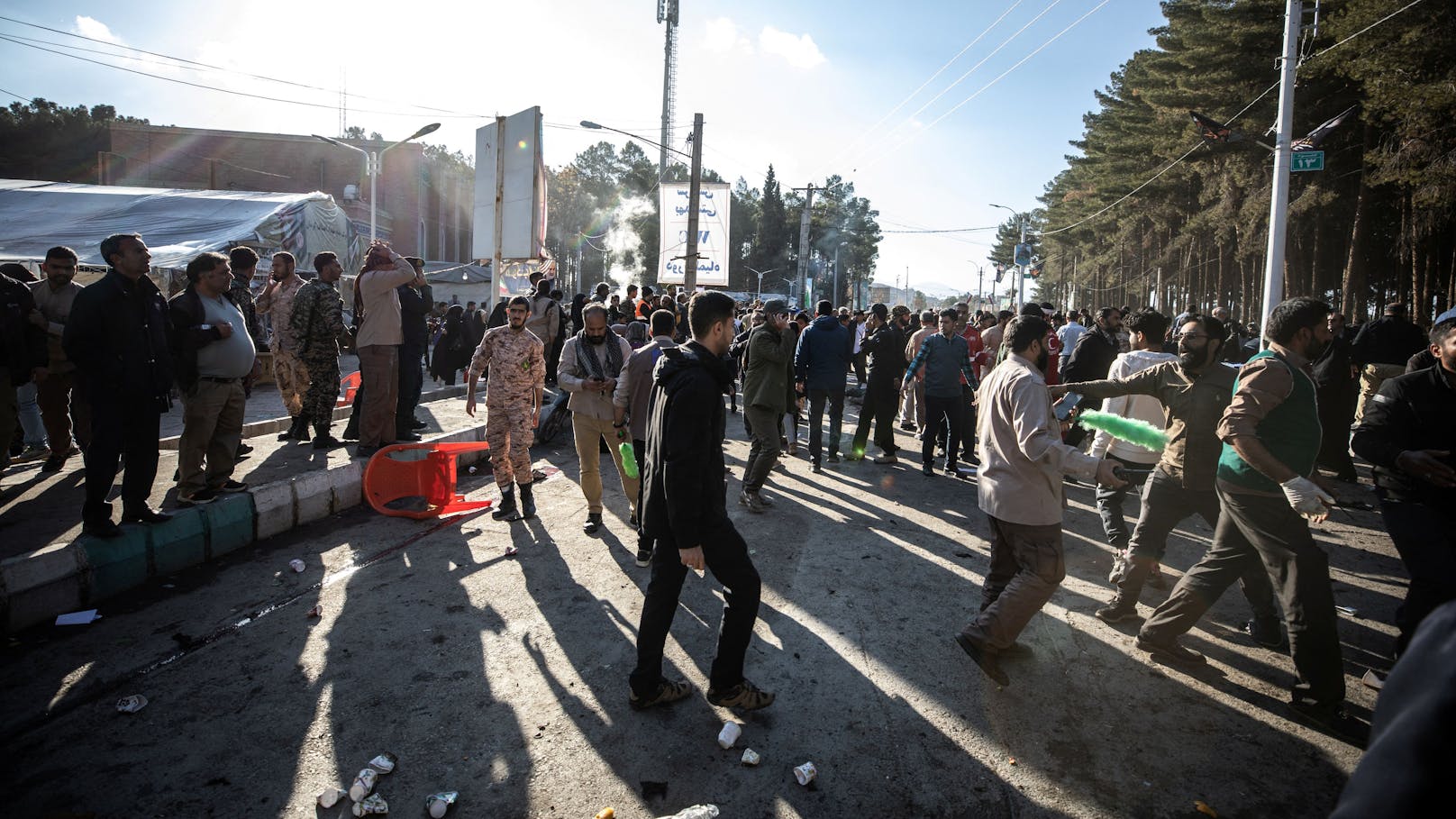 Bei einer Explosion in der Stadt Kerman sind am vierten Todestag von General Ghassem Soleimani über 140 Menschen verletzt worden. 