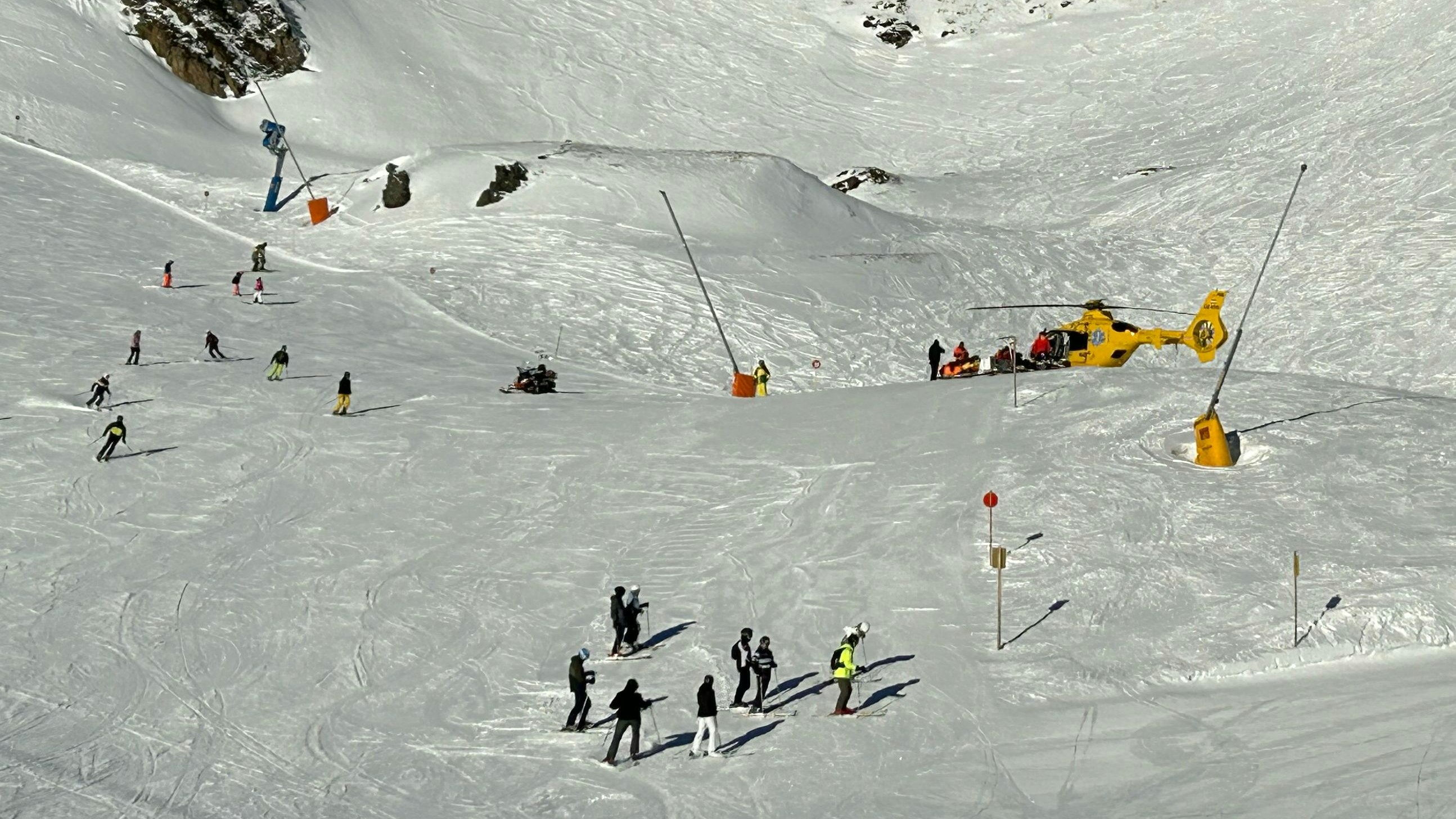  Notarzthuschraubereinsatz nach Skiunfall auf Tiroler Skipiste-Fotocredit: ZOOM.TIROL 