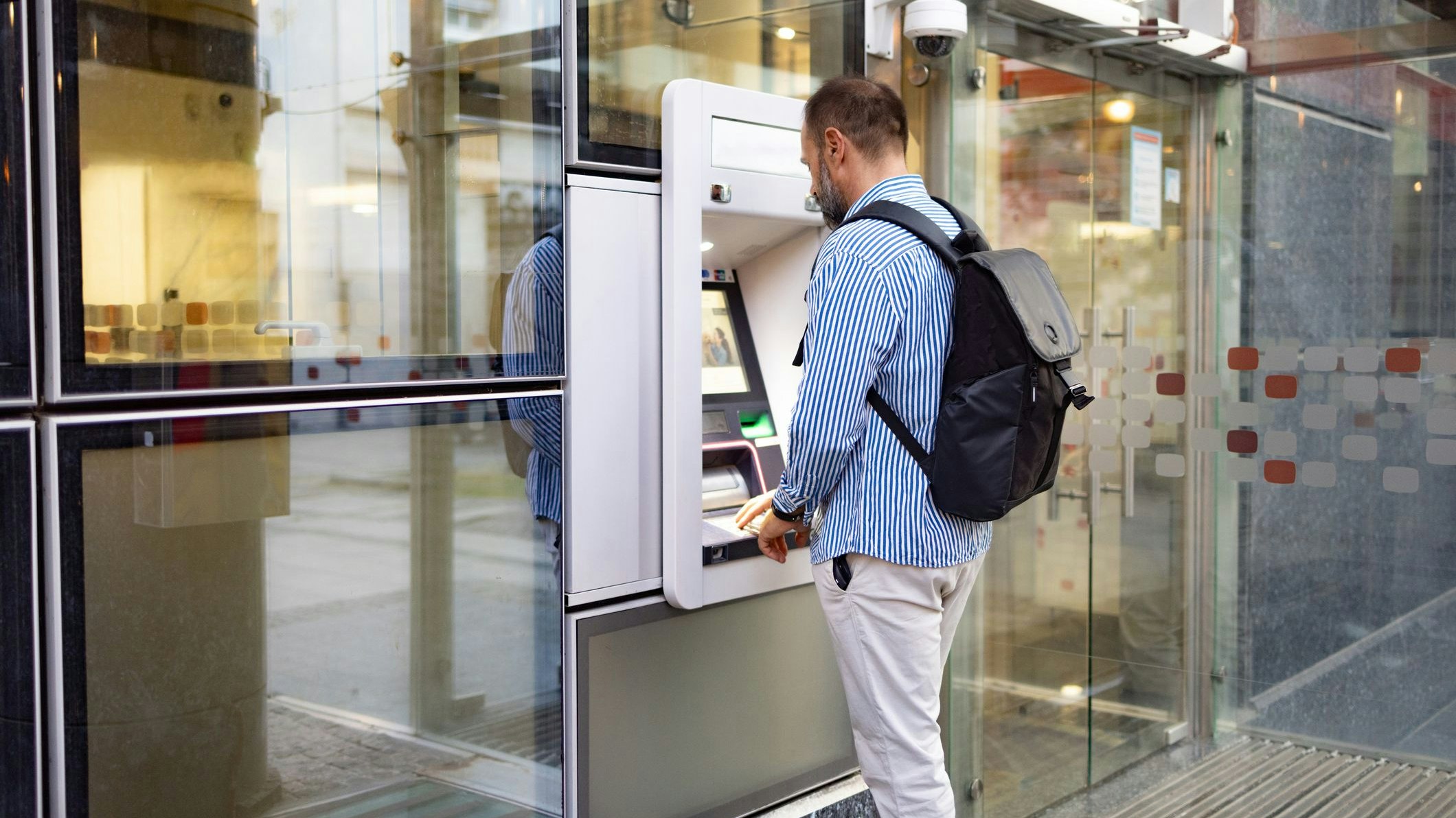 Ein Mann stellte fest, dass sein Kind gar nicht von ihm ist. Zahlen muss er aber dennoch.