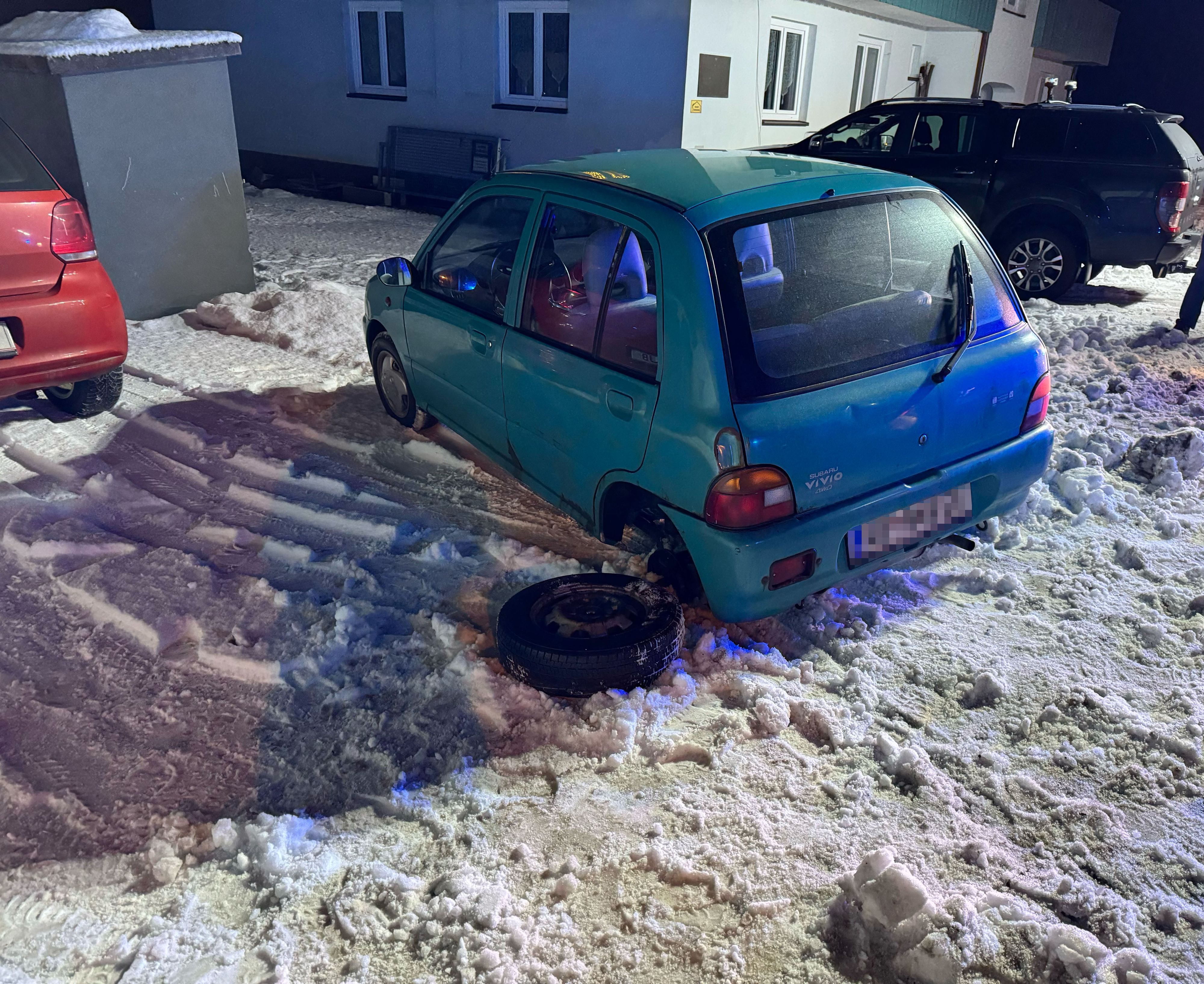 Der Hinterreifen löst sich plötzlich vom Fahrzeug.