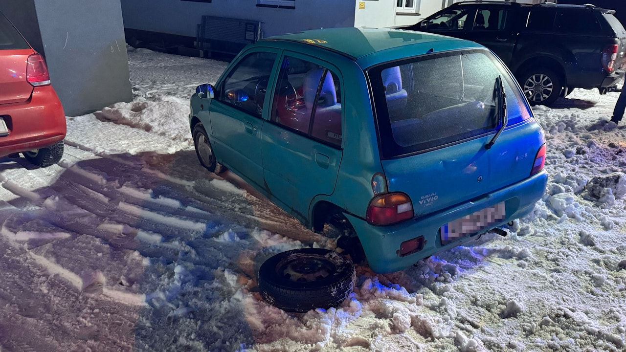 Heute.at - Hinterreifen löst sich von Pkw und trifft anderes Auto