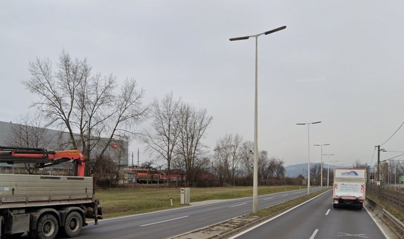 Auf der Umfahrungsstraße wurde wenige Tage vor Weihnachten ein neues Radargerät installiert.