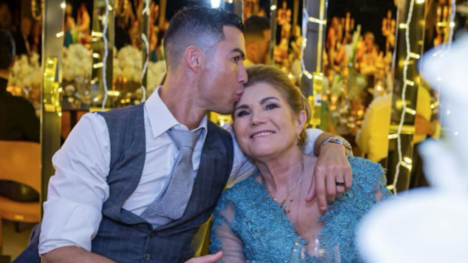 Ronaldo bringt seine Mama mit Geschenk zum Weinen