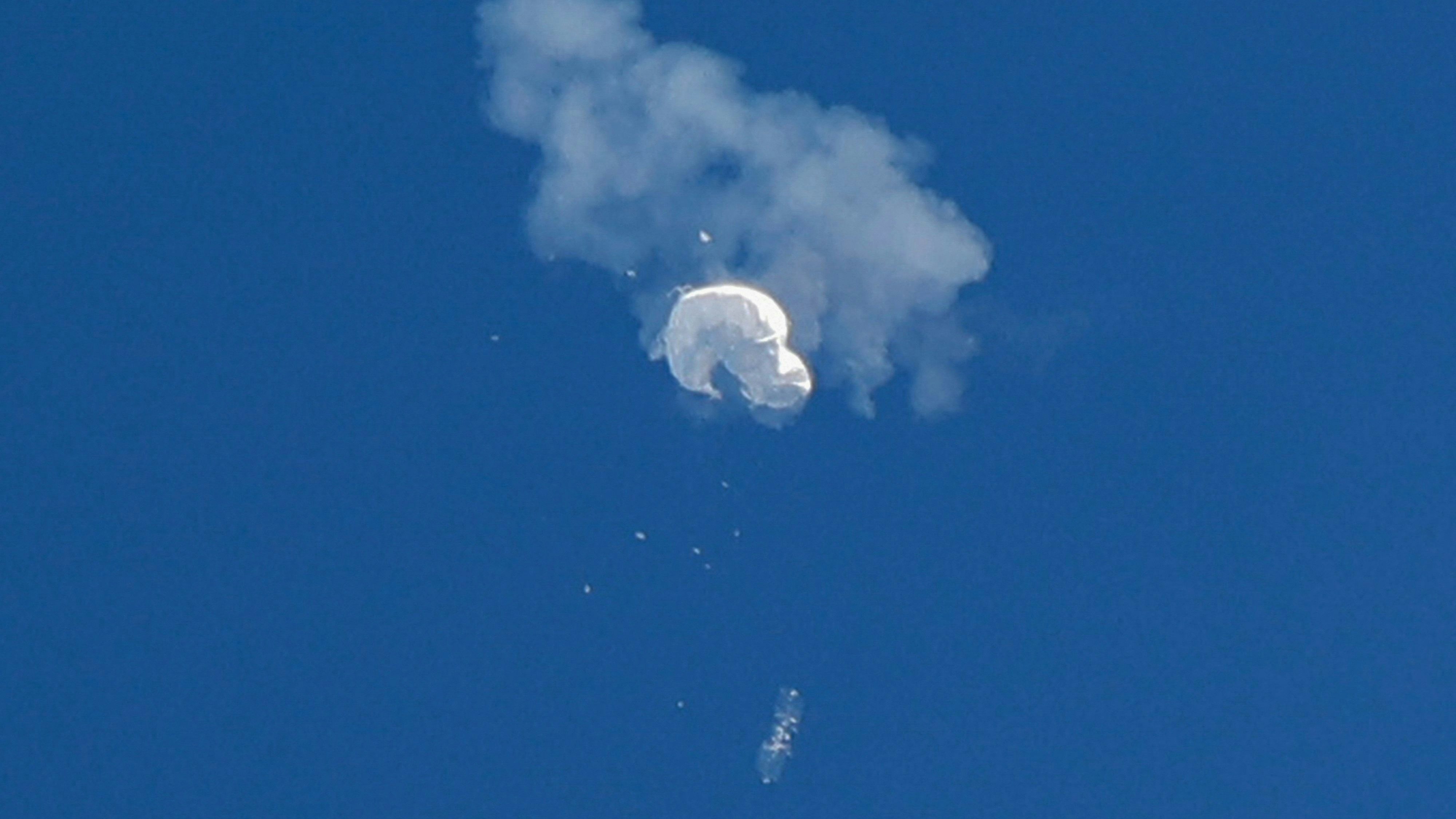 The suspected Chinese spy balloon drifts to the ocean after being shot down off the coast in Surfside Beach, South Carolina, U.S. February 4, 2023.  REUTERS/Randall Hill  SEARCH "GLOBAL POY 2023" FOR THIS STORY. SEARCH "REUTERS POY" FOR ALL BEST OF 2023 PACKAGES.      TPX IMAGES OF THE DAY     