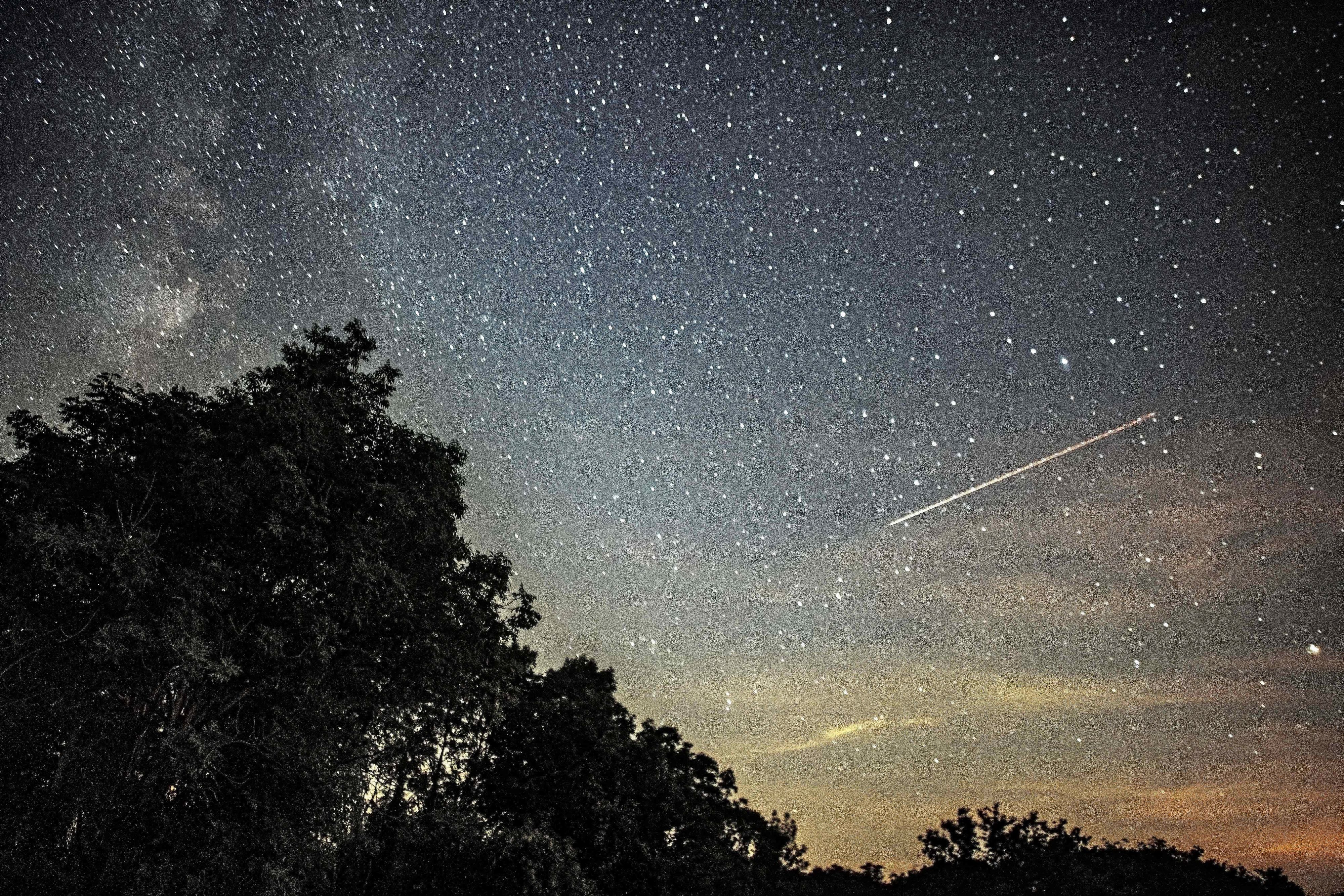 Von 17. Juli bis 24. August werden am Nachthimmel sehr viele Sternschnuppen zu beobachten sein. Da zieht der Meteorstrom der Perseiden an uns vorbei.