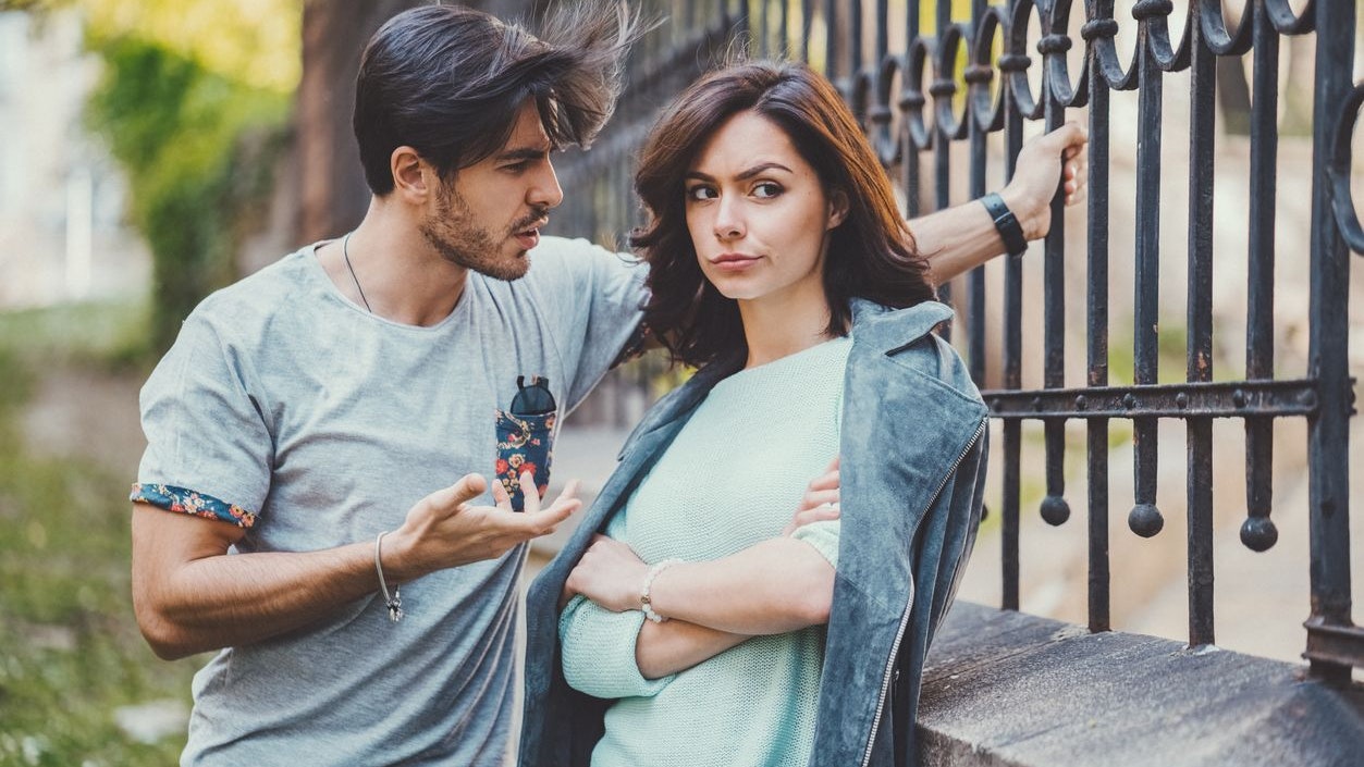 Männer suchen eher eine ernste Beziehung als Frauen, zeigt eine aktuelle Parship-Umfrage.