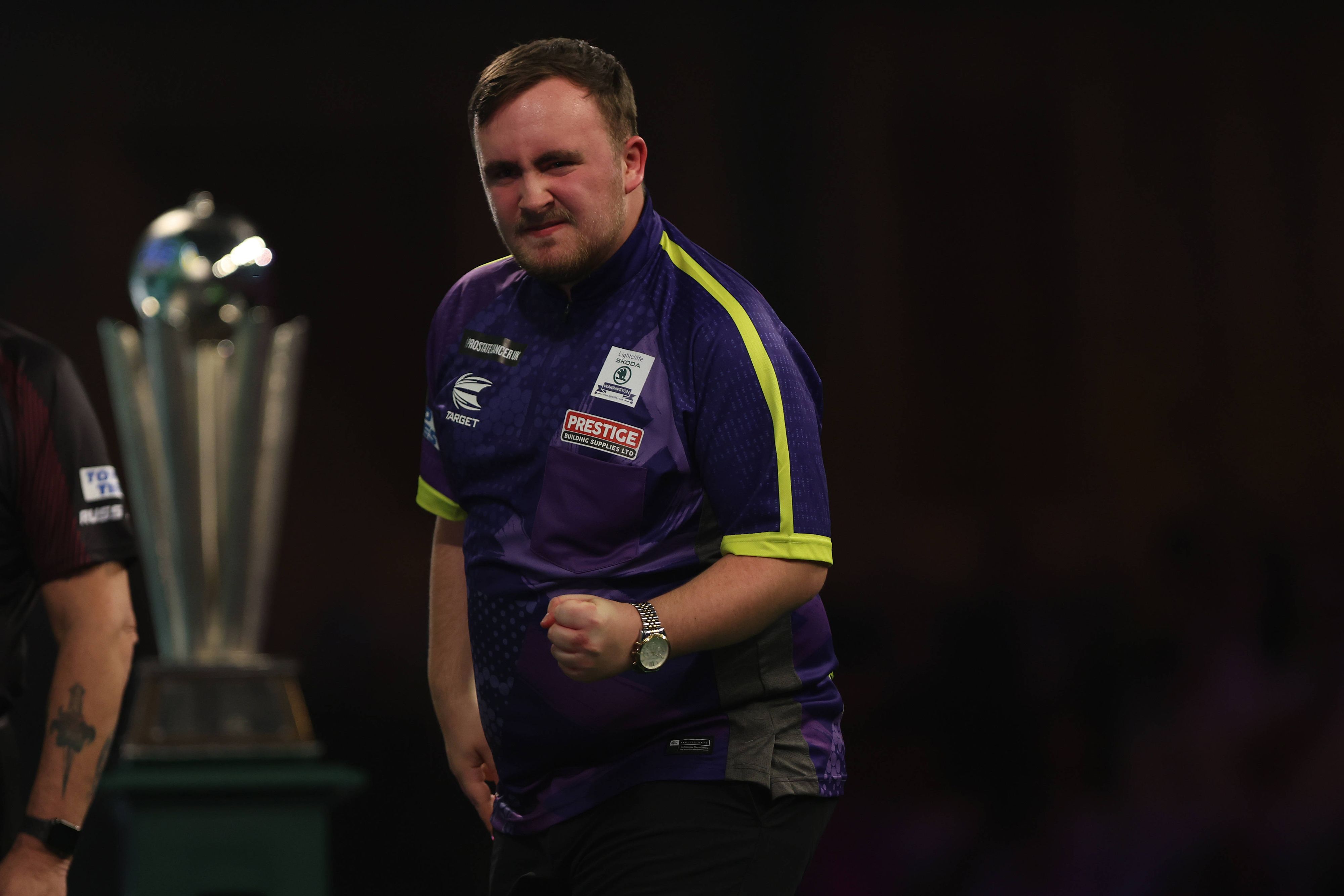 Luke Littler verschreibt sich komplett dem Darts-Sport.