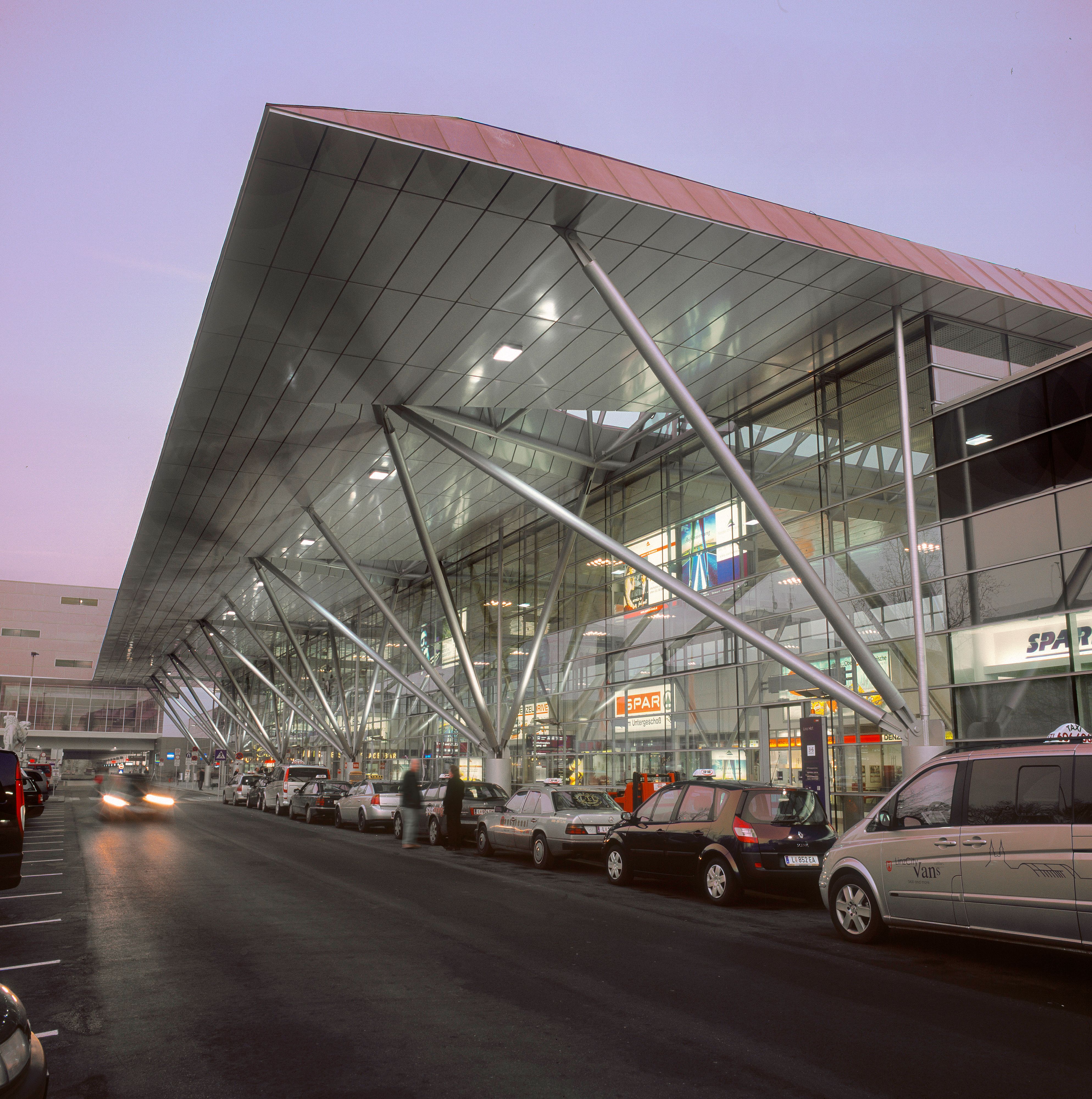 Die wüsten Szenen spielten sich am Neujahrstag am Linzer Hauptbahnhof ab.