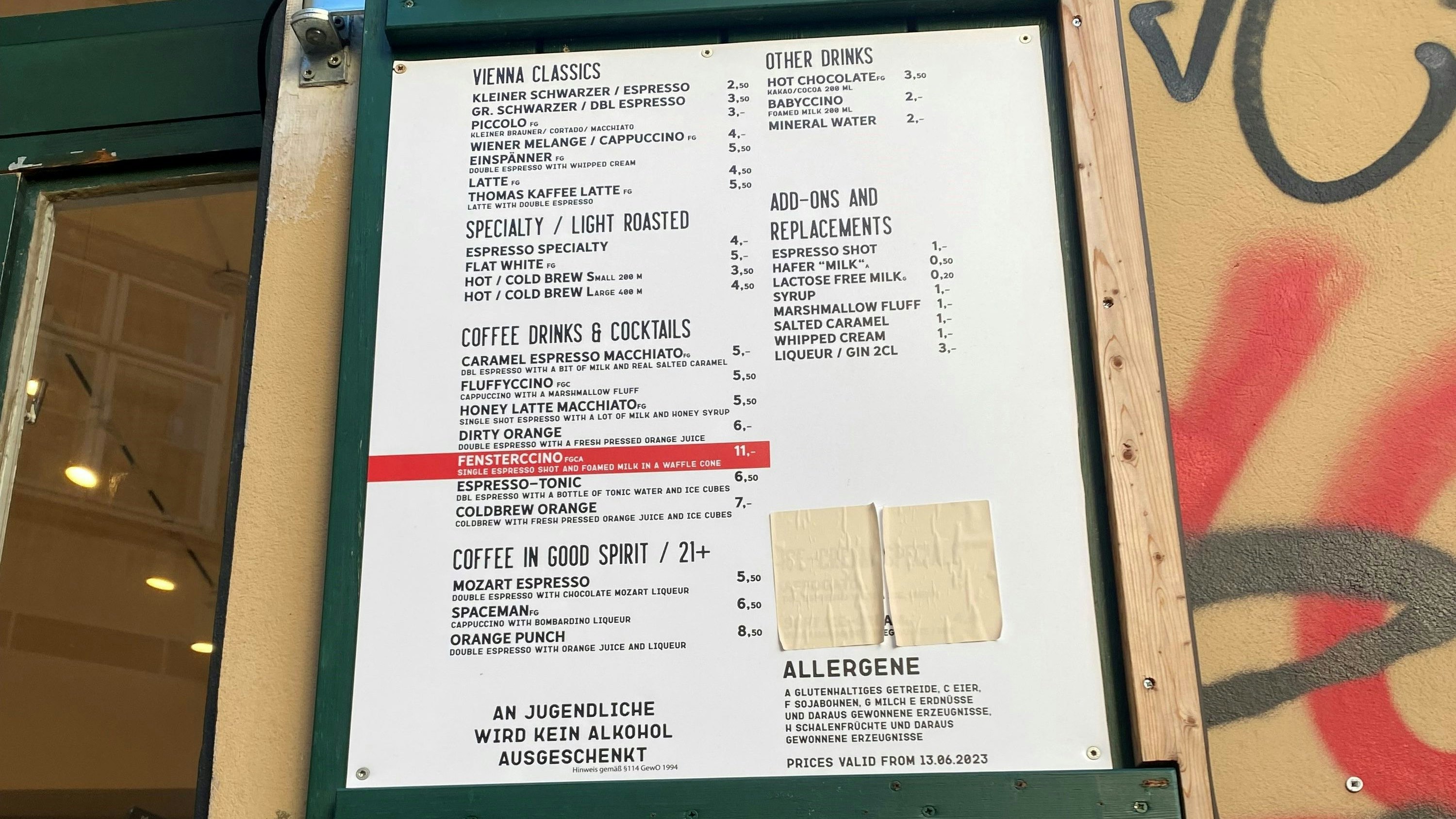 Der Fensterccino kostet mittlerweile 11 Euro.