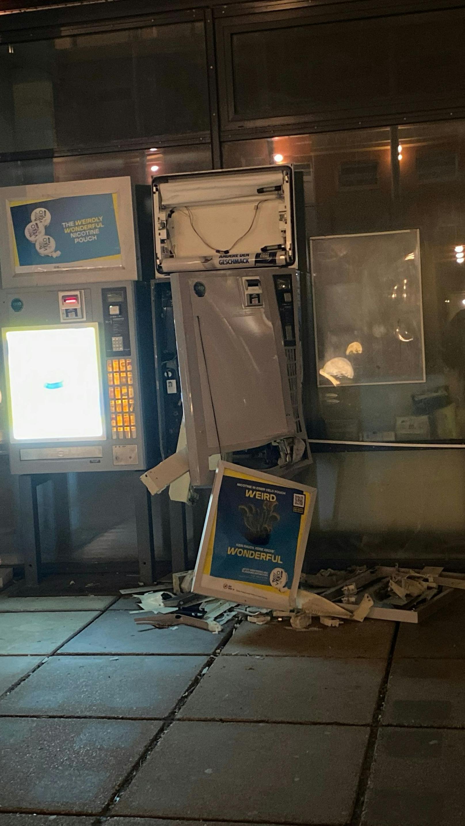 Jugendliche sprengen Tschick-Automat in Wien-Liesing