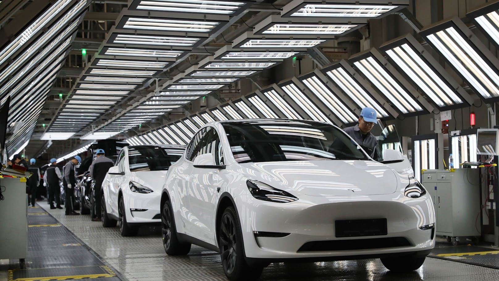 Probleme bei Lenkung: Tesla ruft Millionen Autos zurück