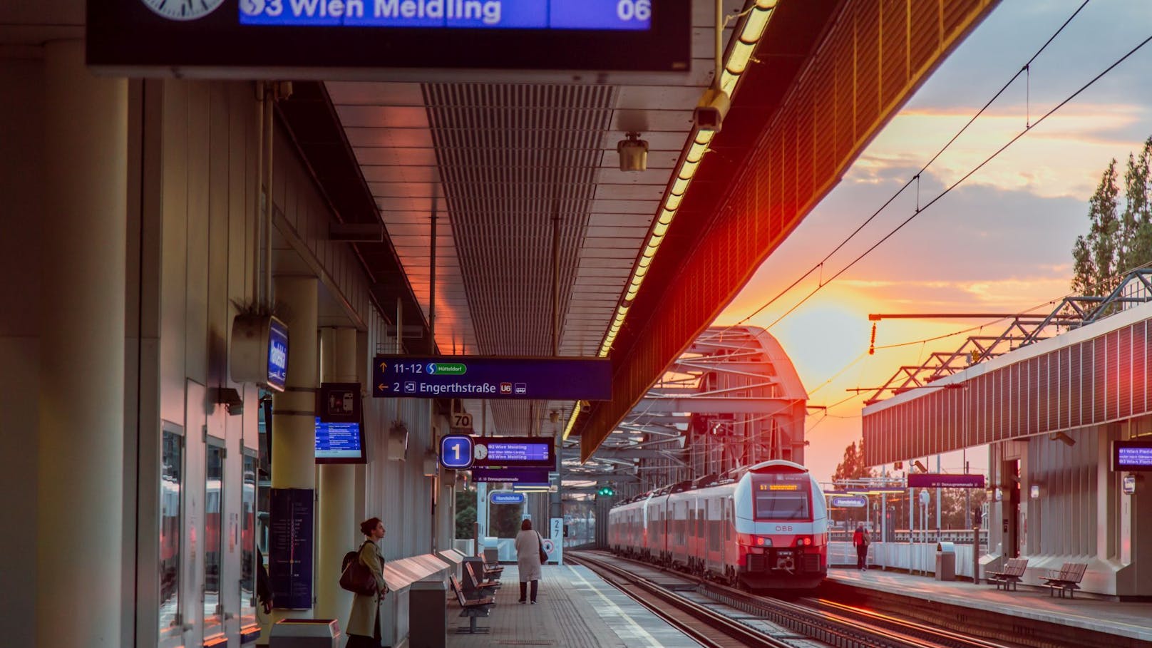 <strong>Wien:</strong> Auf der S-Bahn zwischen <strong>Meidling und Floridsdorf</strong> läuft die im Herbst 2023 gestartete Modernisierung mit den ersten Bahnsteigverlängerungen in den Haltestellen Handelskai und Traisengasse weiter.