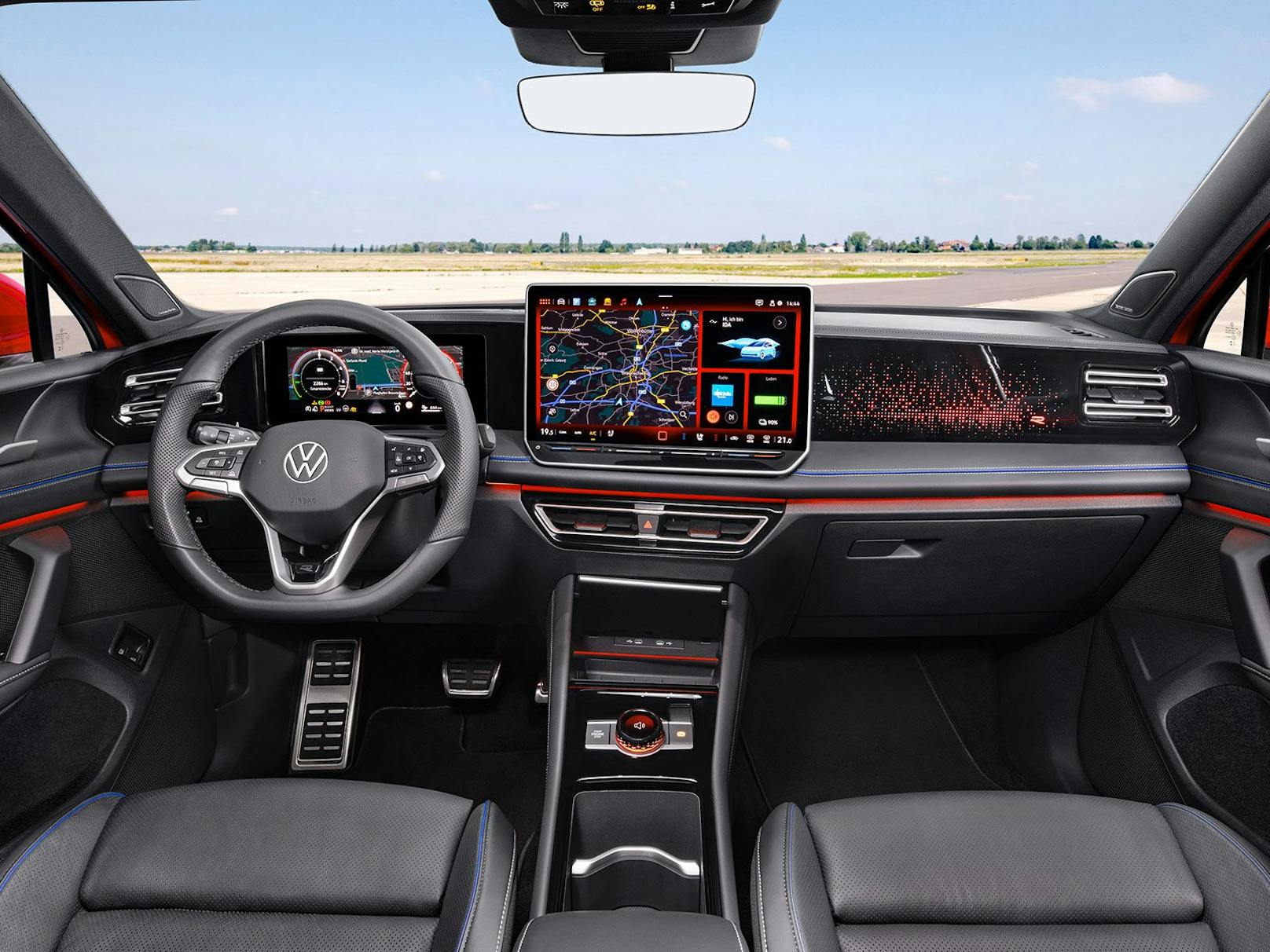 Ein Digital Cockpit und ein Infotainmentsystem mit 12,9"-Touchscreen prägen den Innenraum