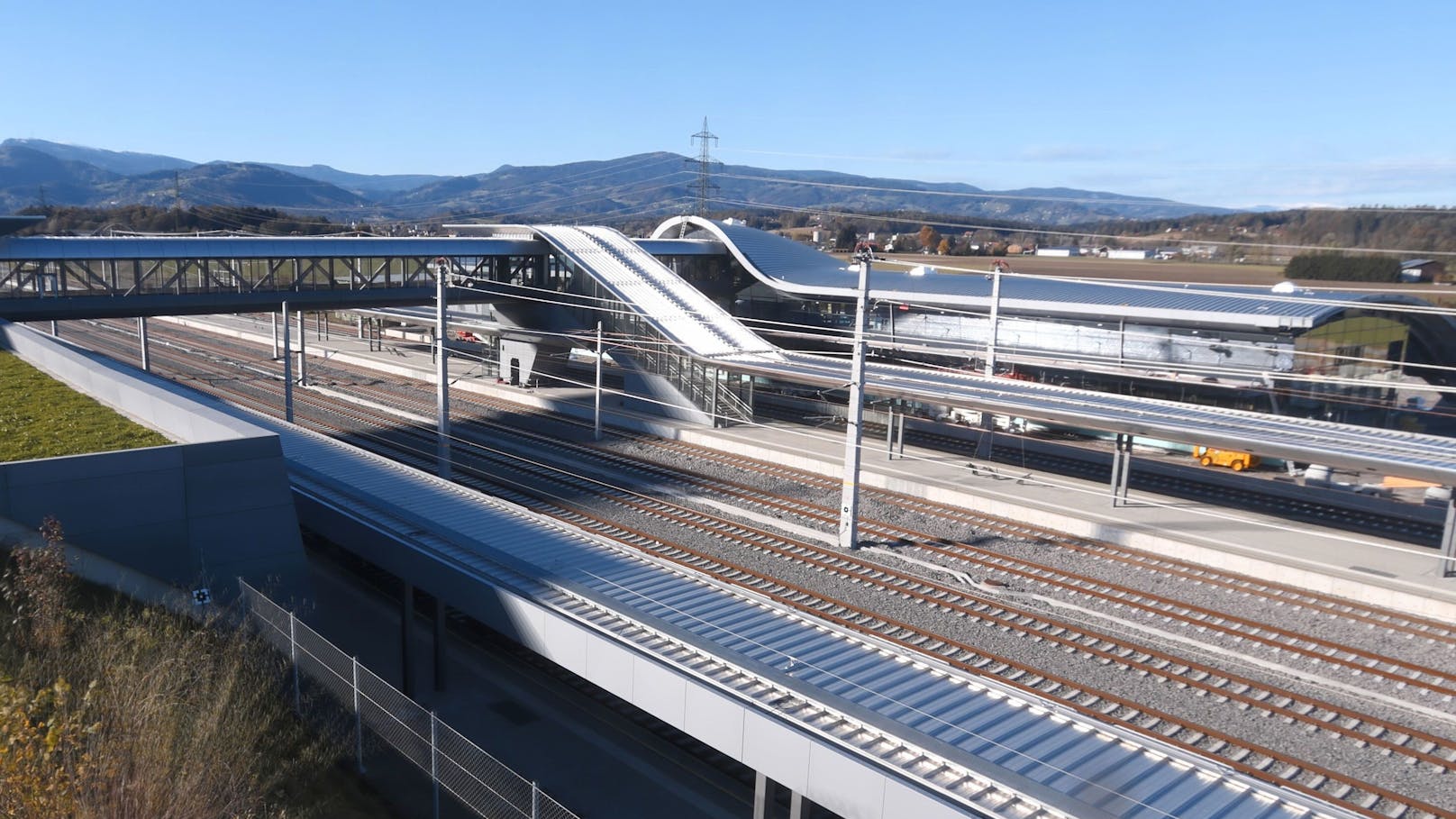 Während der Kärntner Abschnitt für den Nahverkehr bereits in Betrieb genommen wurde, wird in der Steiermark die finale Projektphase eingeläutet – mit einer Vielzahl an Tests, Übungen, Überprüfungen und Schulungen, bis zur Gesamtinbetriebnahme Ende 2025 (Bild: Bahnhof Weststeiermark)
