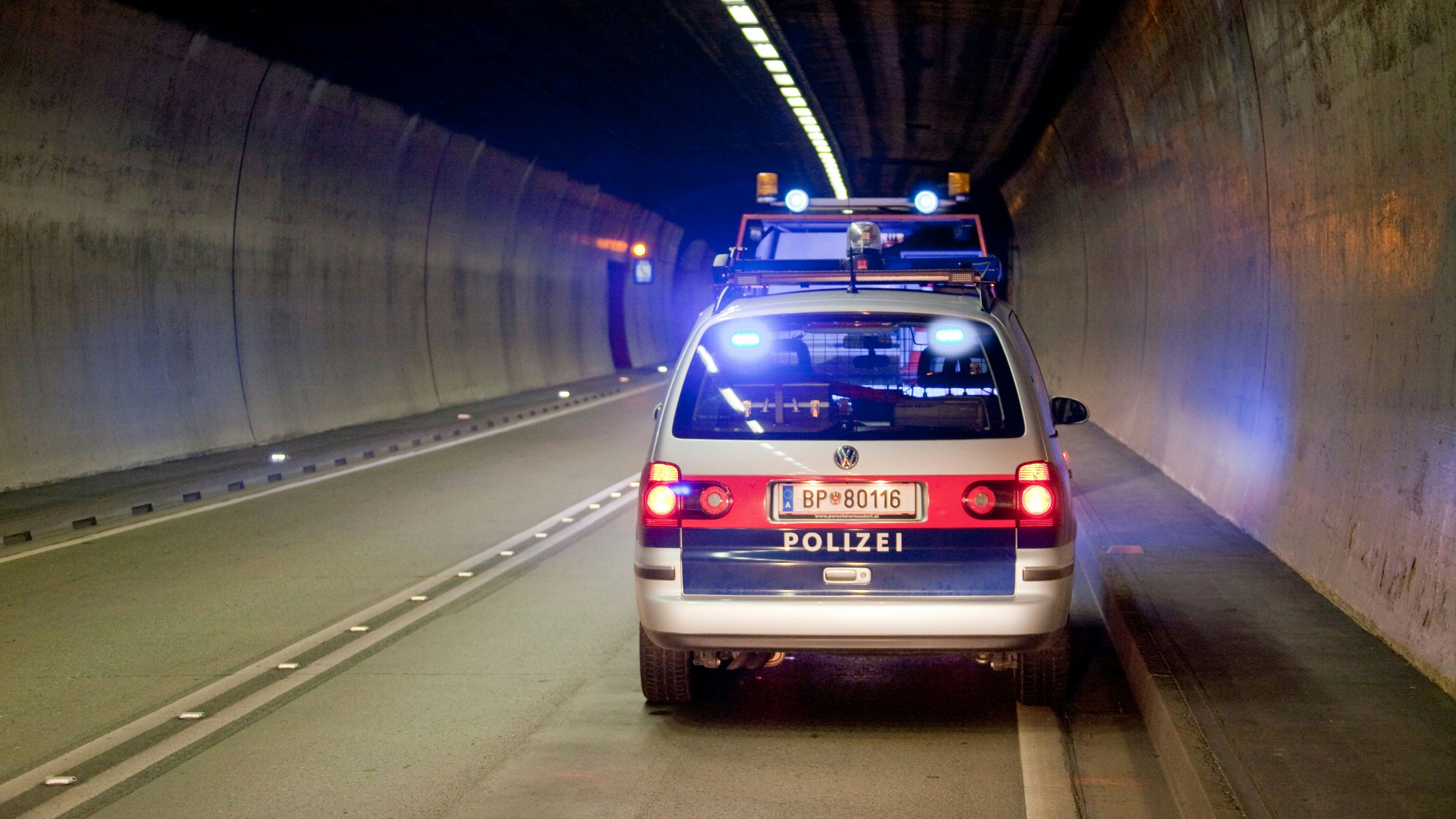 Download von www.picturedesk.com am 05.01.2024 (10:41).  Unfall in einem Strassentunnel - 20090527_PD3187 - Rechteinfo: Rights Managed (RM)