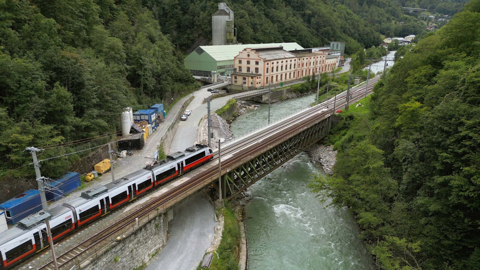 <strong>Salzburg:</strong> Am Montag, 8. Jänner, werden die Arbeiten zur Erneuerung der <strong>Eisenbahnbrücken über die Salzach bei Lend</strong> fortgesetzt.