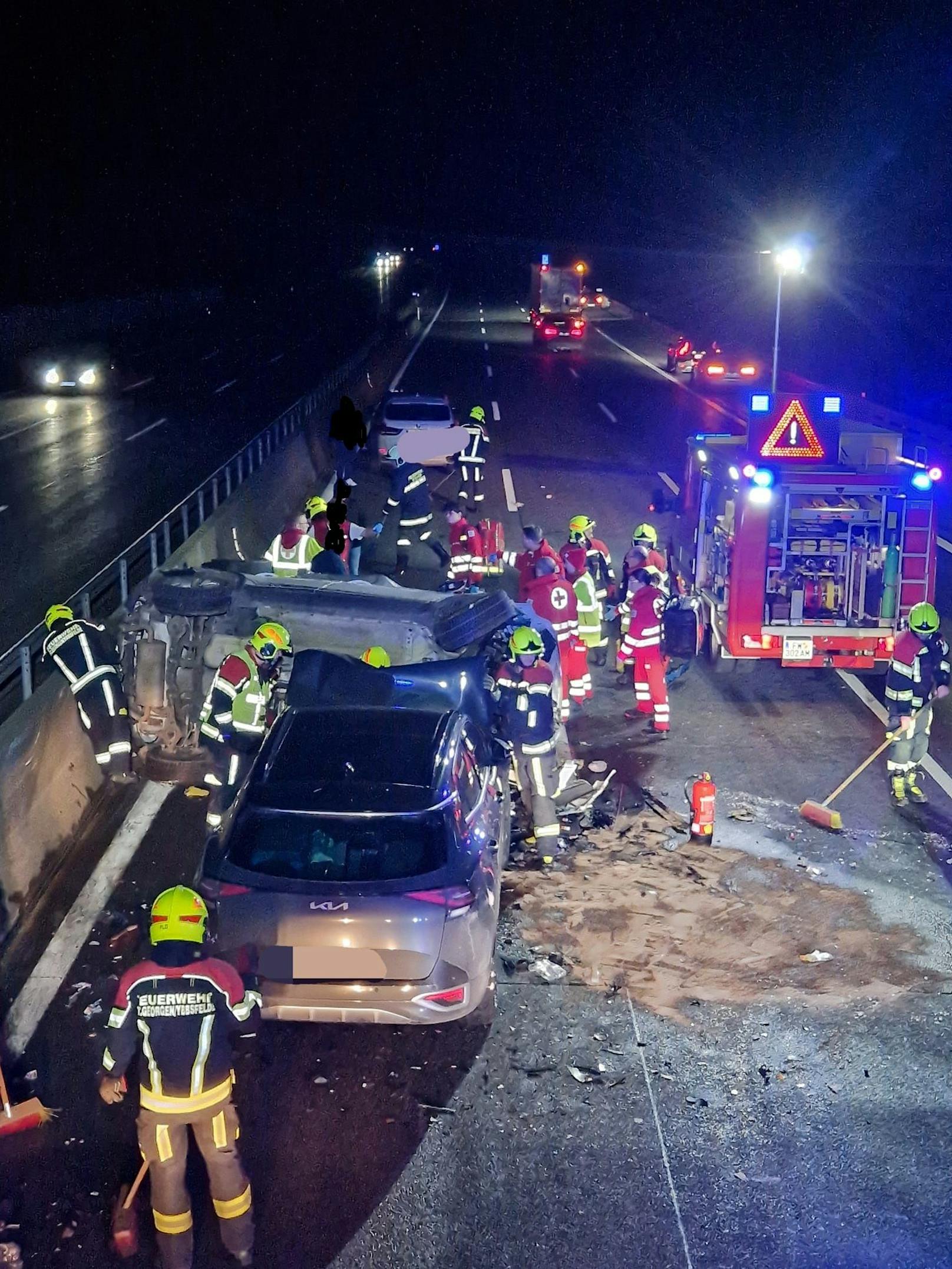 Die Unfallbeteiligten konnten sich selbst aus dem Wagen befreien.