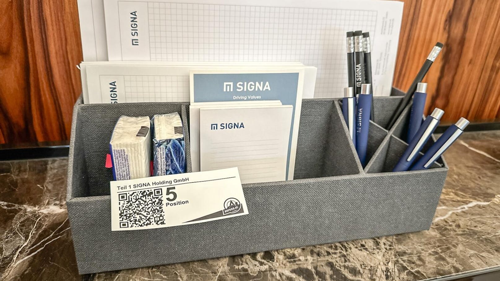 Ein Schreibtisch-Organizer "Signa" startet hingegen bei 3 Euro.