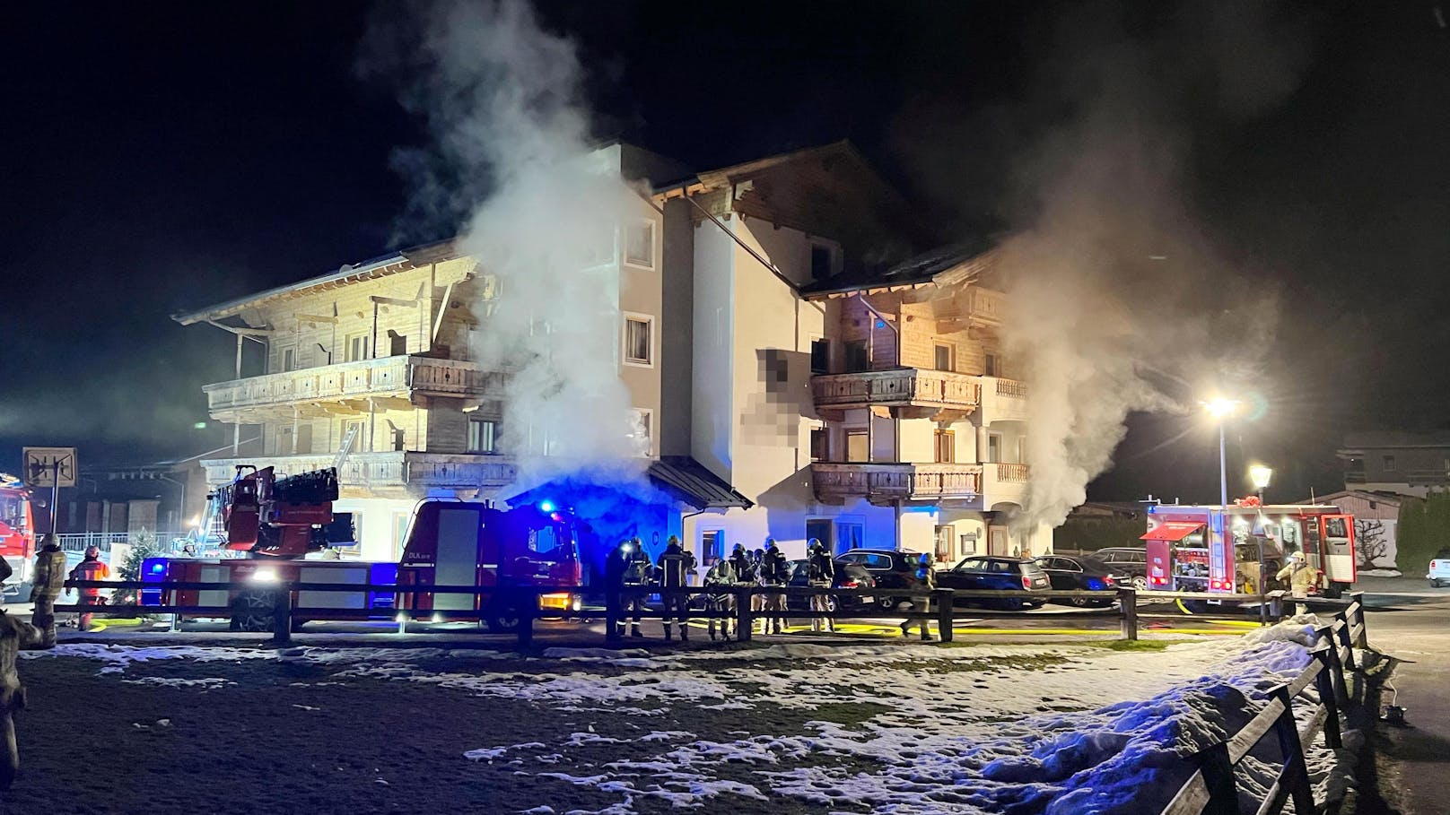 Am Samstag (6. Jänner 2024) kurz vor 1 Uhr nachts kam es bei einem <a rel="nofollow" href="https://www.heute.at/oesterreich/tirol">Hotel in Kirchberg (Bezirk Kitzbühel)</a> zu einem Zimmerbrand, ...