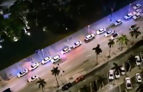 Ein Vorfall in einem Einkaufszentrum löste in Miami einen riesigen Polizeieinsatz aus. X-User sind sich sicher, dass sie auf den Aufnahmen einen Außerirdischen entdeckt haben.