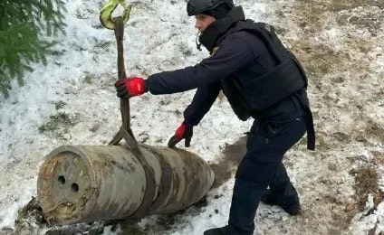 Die Ukraine veröffentlichte Bilder, die eine abgeschossene Kinschal-Rakete – diese galt als Putins "Wunderwaffe" – zweigen. 