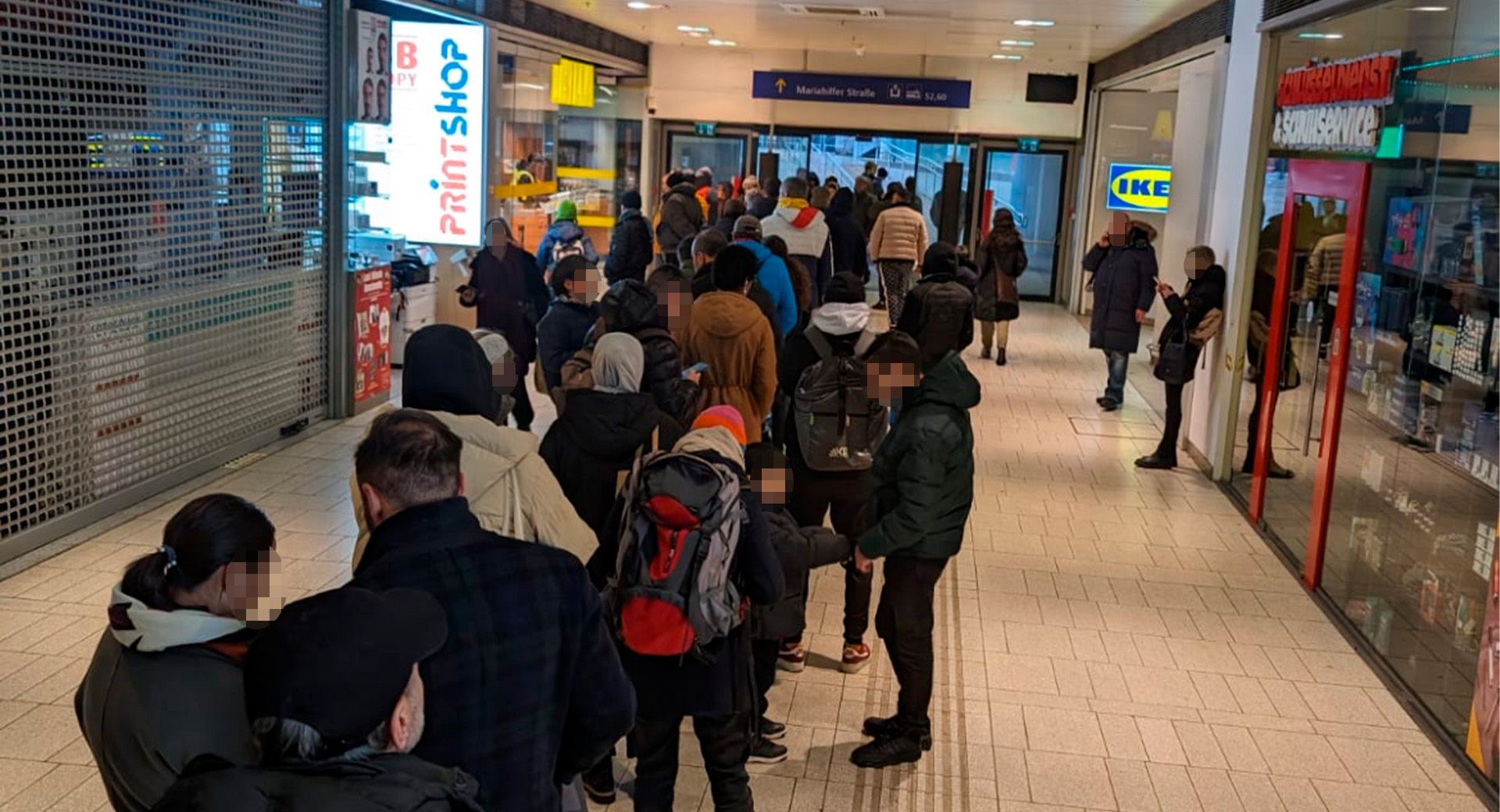 Lange Warteschlangen am Samstag in Wien