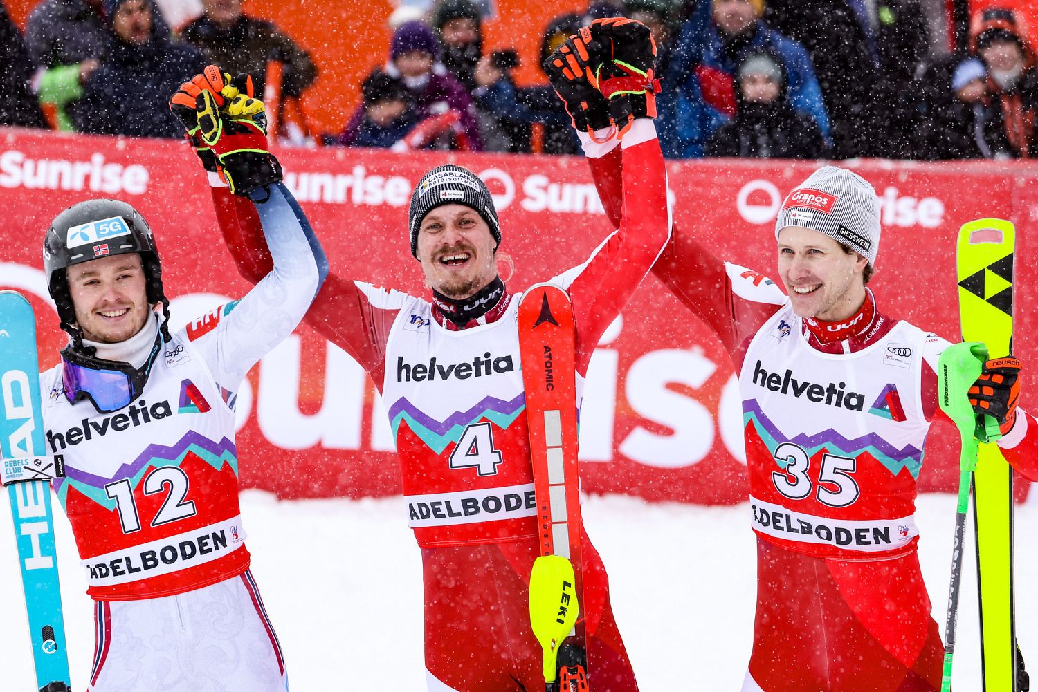 Manuel Feller siegt vor Atle Lie McGrath und Dominik Raschner.