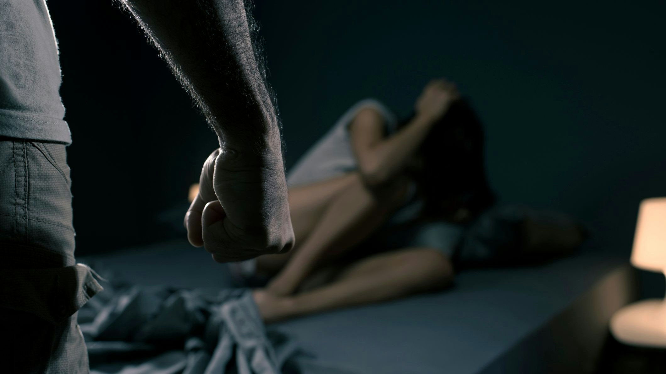 Die 28-Jährige und die beiden Kinder sollen Opfer von häuslicher Gewalt geworden sein.