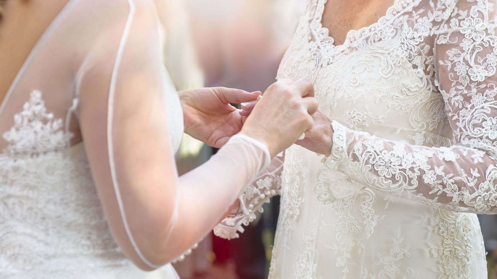 Fotograf lehnt lesbisches Hochzeitspaar ab