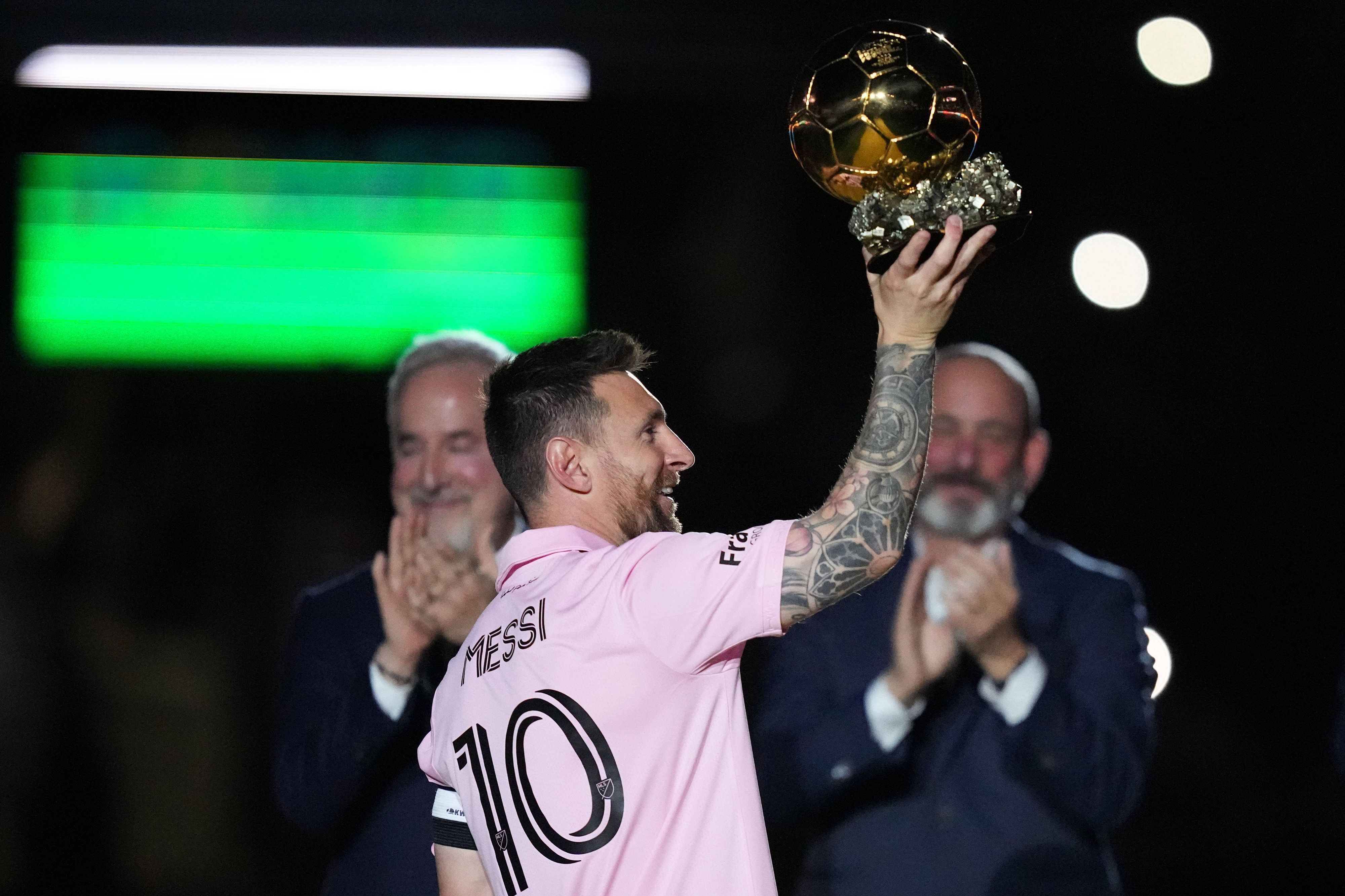 Lionel Messi mit seinem achten Ballon'Or.