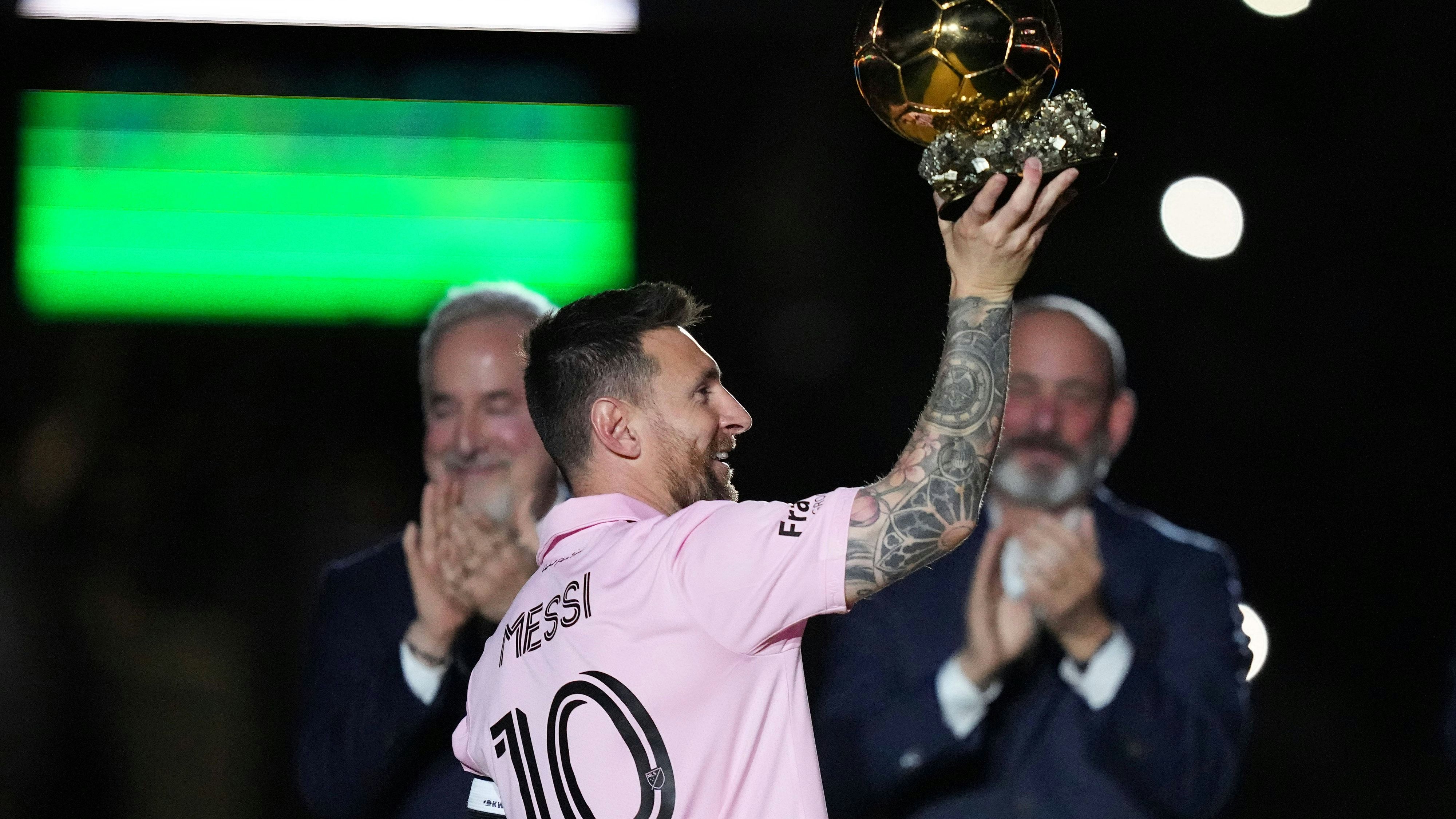 Lionel Messi mit seinem achten Ballon'Or.