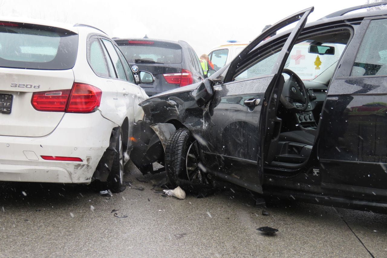 Ein schwerer Verkehrsunfall ist am Sonntag auf der A10 im Gemeindegebiet von Pfarrwerfen (Pongau) passiert.