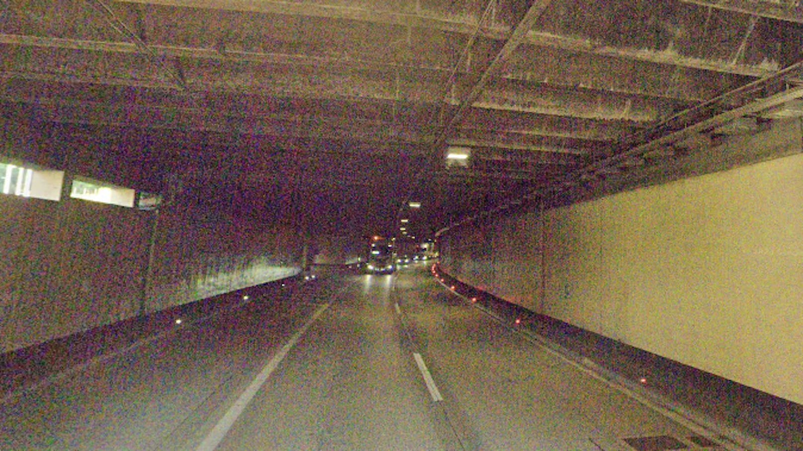 Wegen Navi drehte Mann im Autobahn-Tunnel einfach um