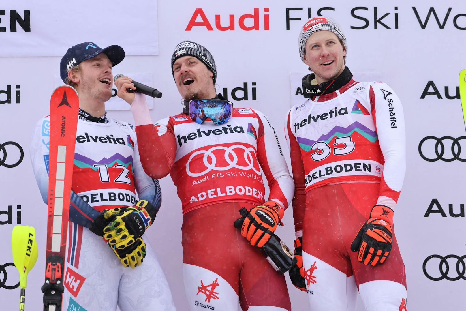 Im Slalom von Adelboden schlugen die ÖSV-Stars dann aber zurück. Manuel Feller fuhr von Platz fünf im ersten Durchgang zum Sieg. Dominik Raschner wurde hinter Atle Lie McGrath Dritter. Bei der Siegerehrung gab es eine Gesangseinlage der Stars.