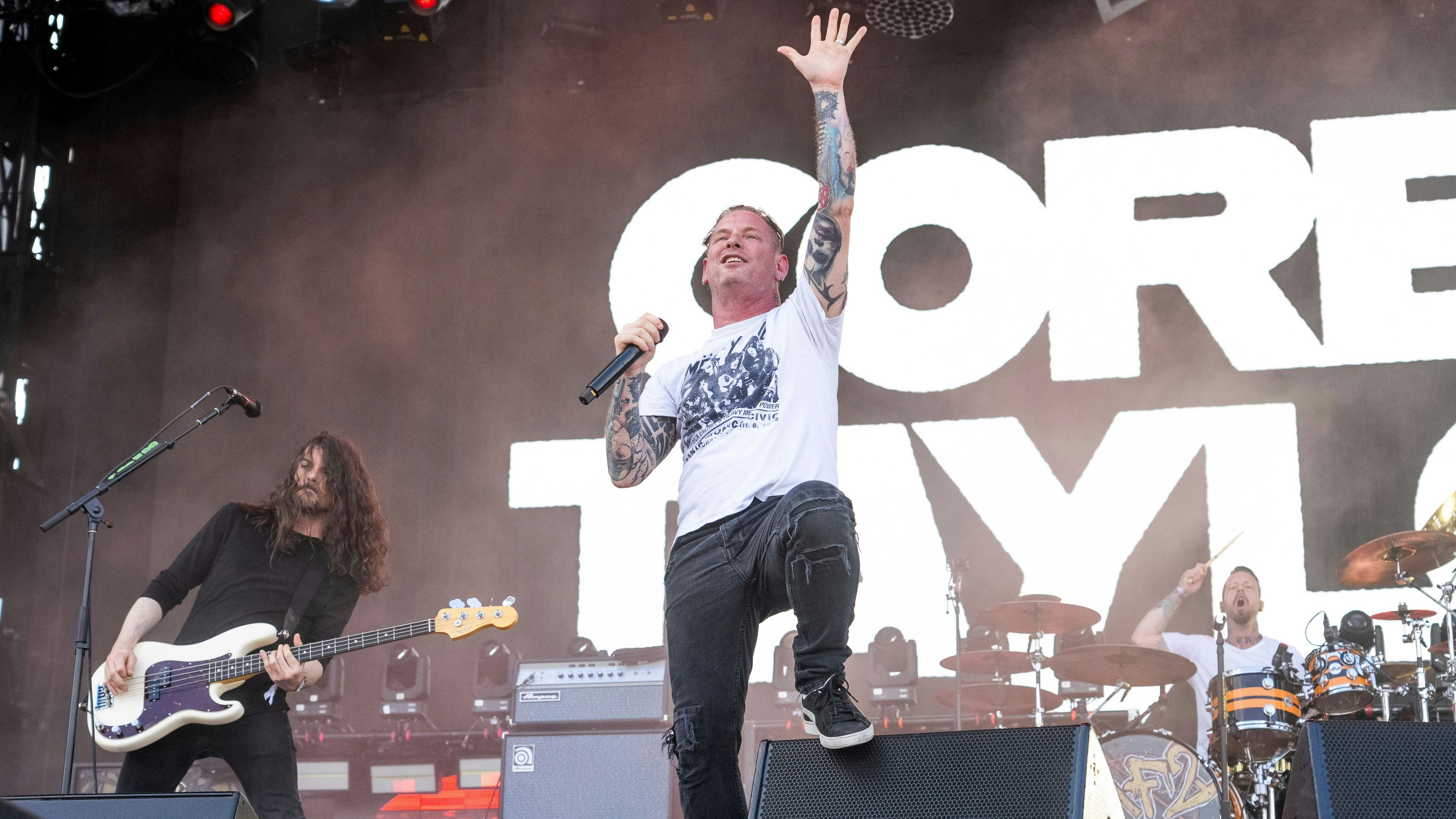 Download von www.picturedesk.com am 08.01.2024 (13:07).  Corey Taylor performs during the Louder Than Life Music Festival on Friday, Sept. 22, 2023, at Highland Festival Grounds in Louisville, Ky. (Photo by Amy Harris/Invision/AP) - 20230922_PD15518 - Rechteinfo: Rights Managed (RM)