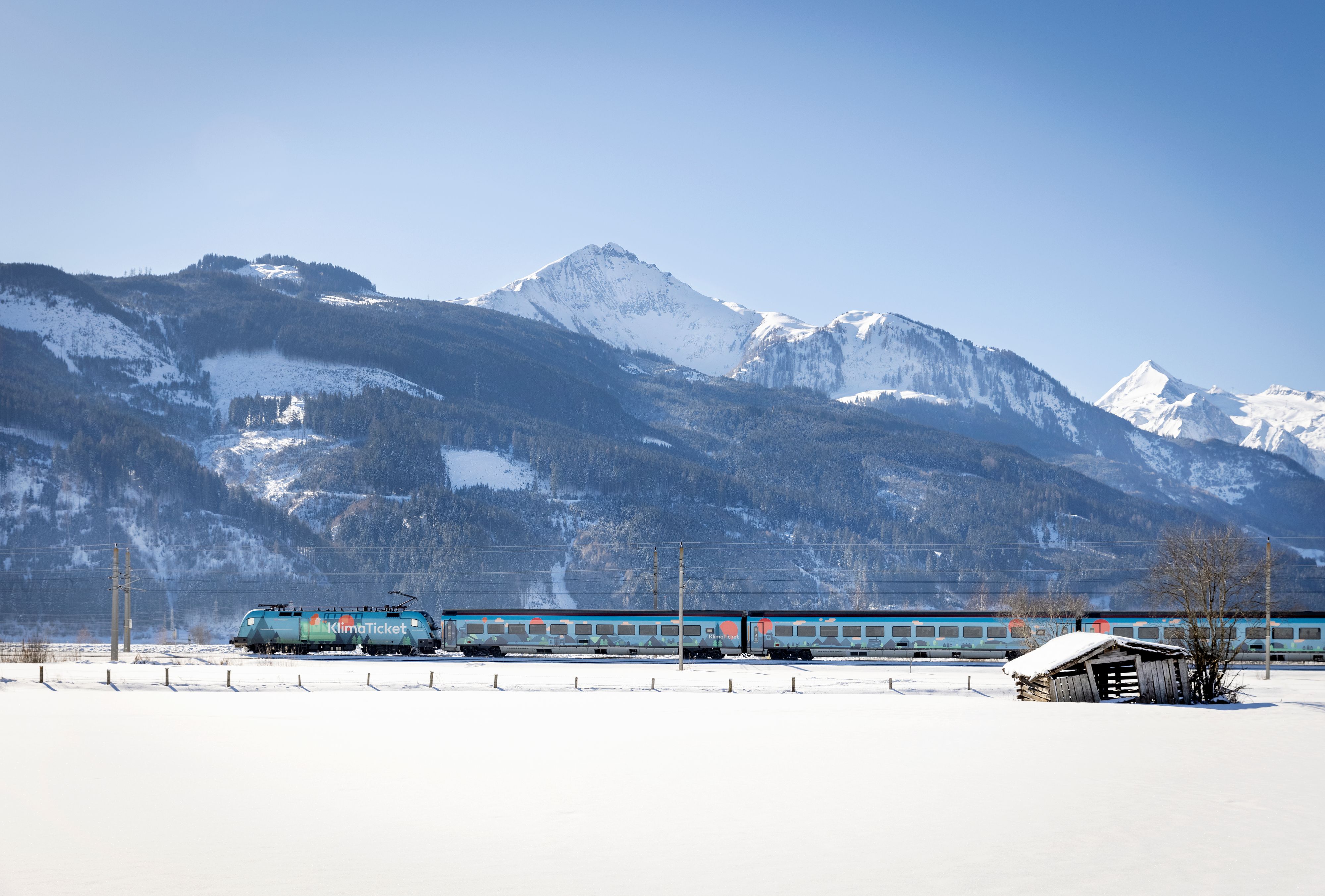 In Salzburg krachte ein Zug in einen ÖBB-Linienbus. (Symbolbild)