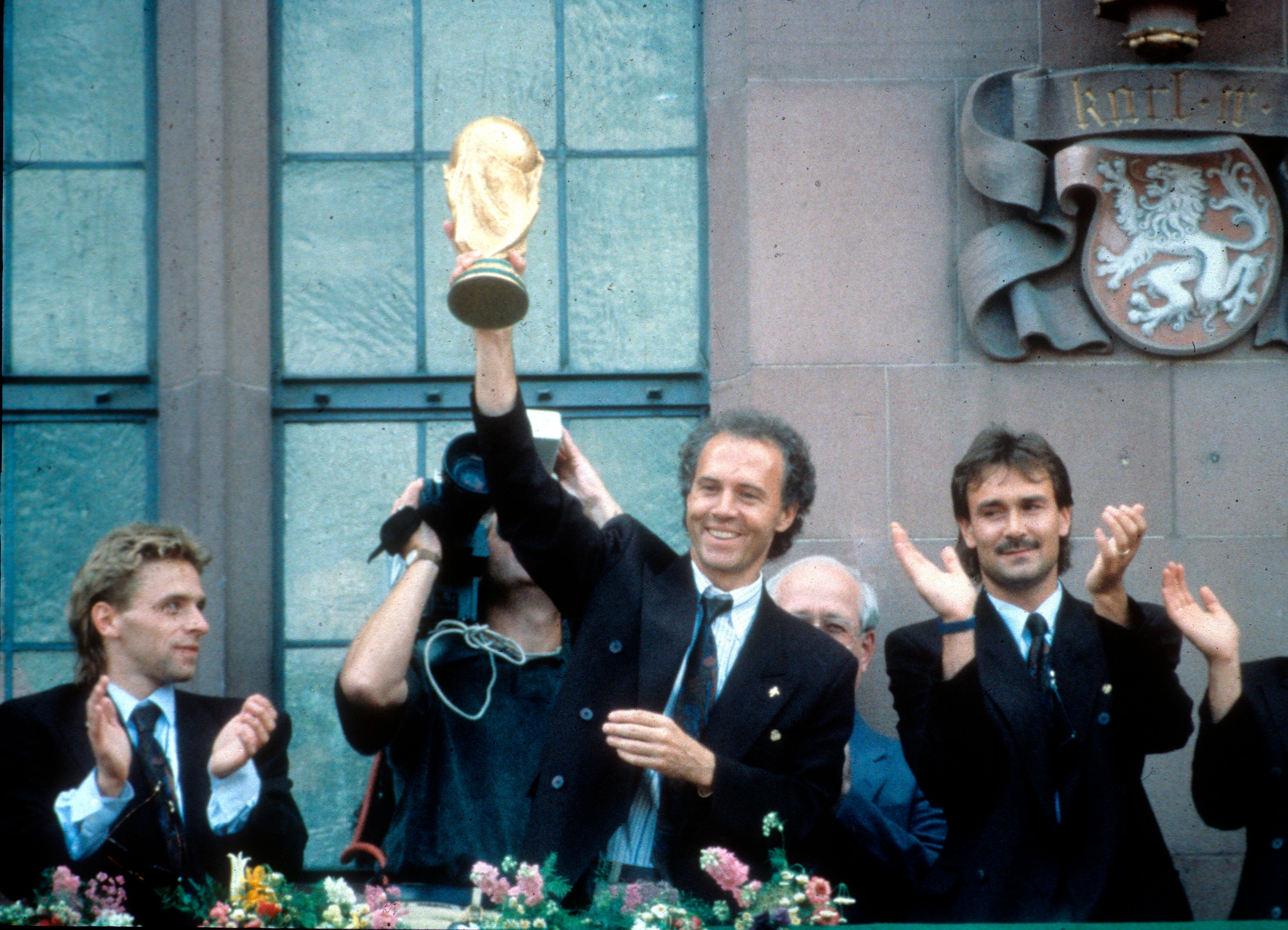 Beckenbauer 1990 beim Weltmeister-Empfang in Frankfurt.