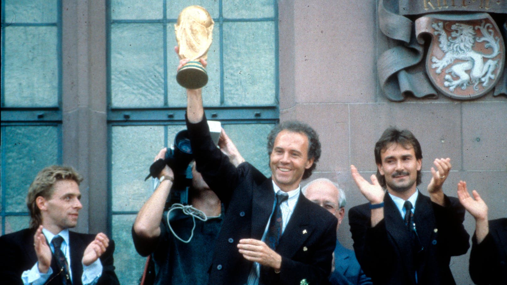 Beckenbauer 1990 beim Weltmeister-Empfang in Frankfurt.