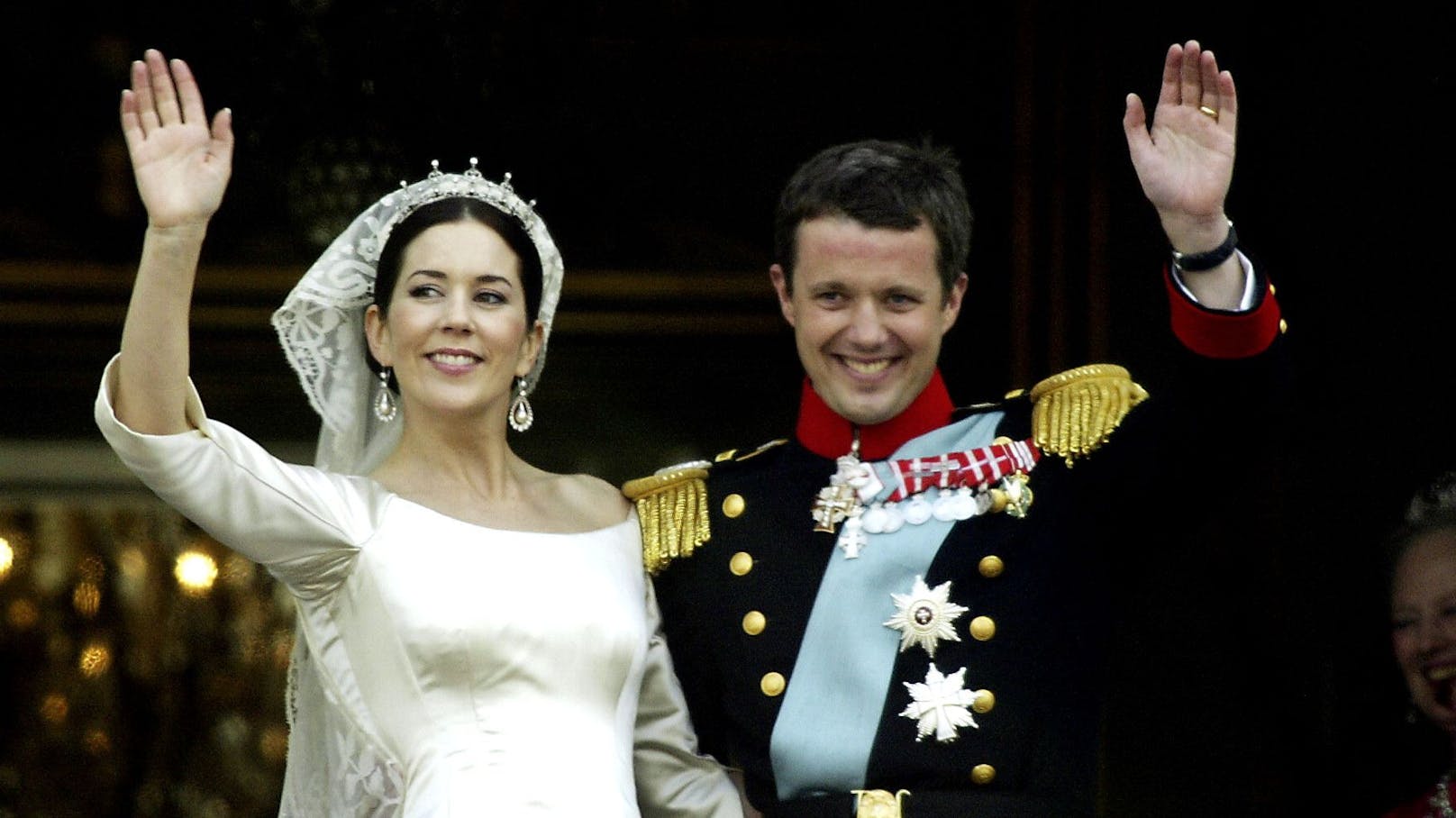 Frederik und Mary bei ihrer Hochzeit 2004. Sie trug ein Kleid vom dänischen Designer Uffe Frank.