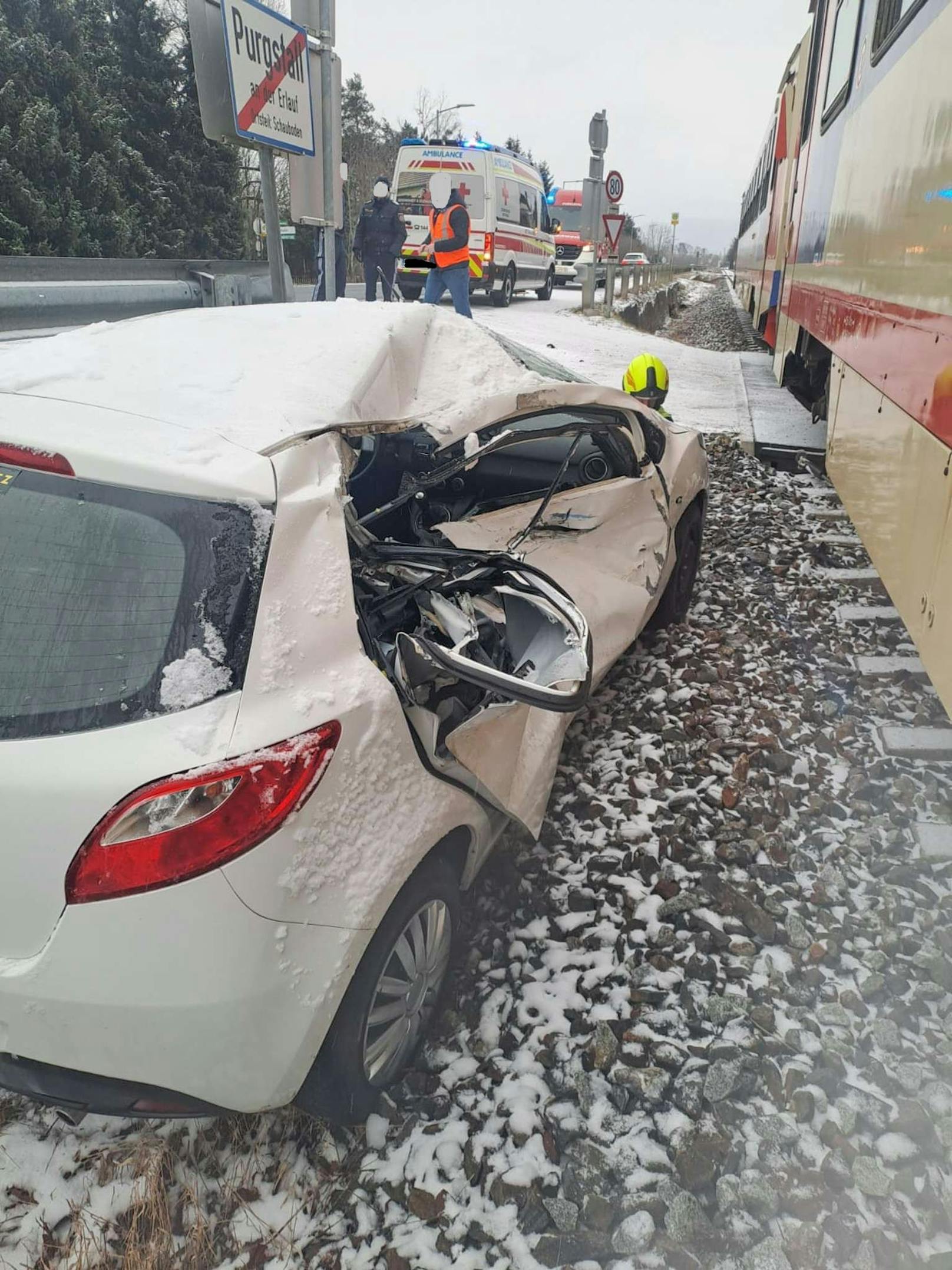 Der Lenker dürfte die Erlauftalbahn übersehen haben. 