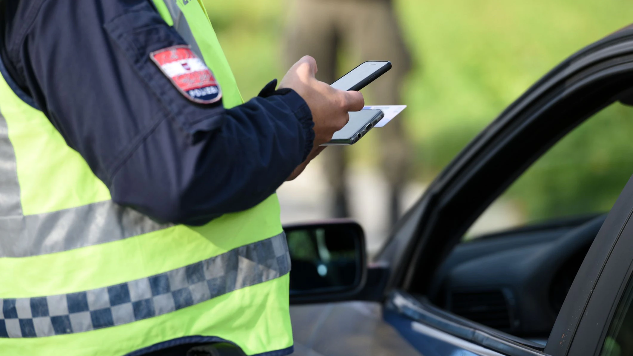 Nach der Führerscheinabnahme eskalierte die Situation. (Symbolbild)